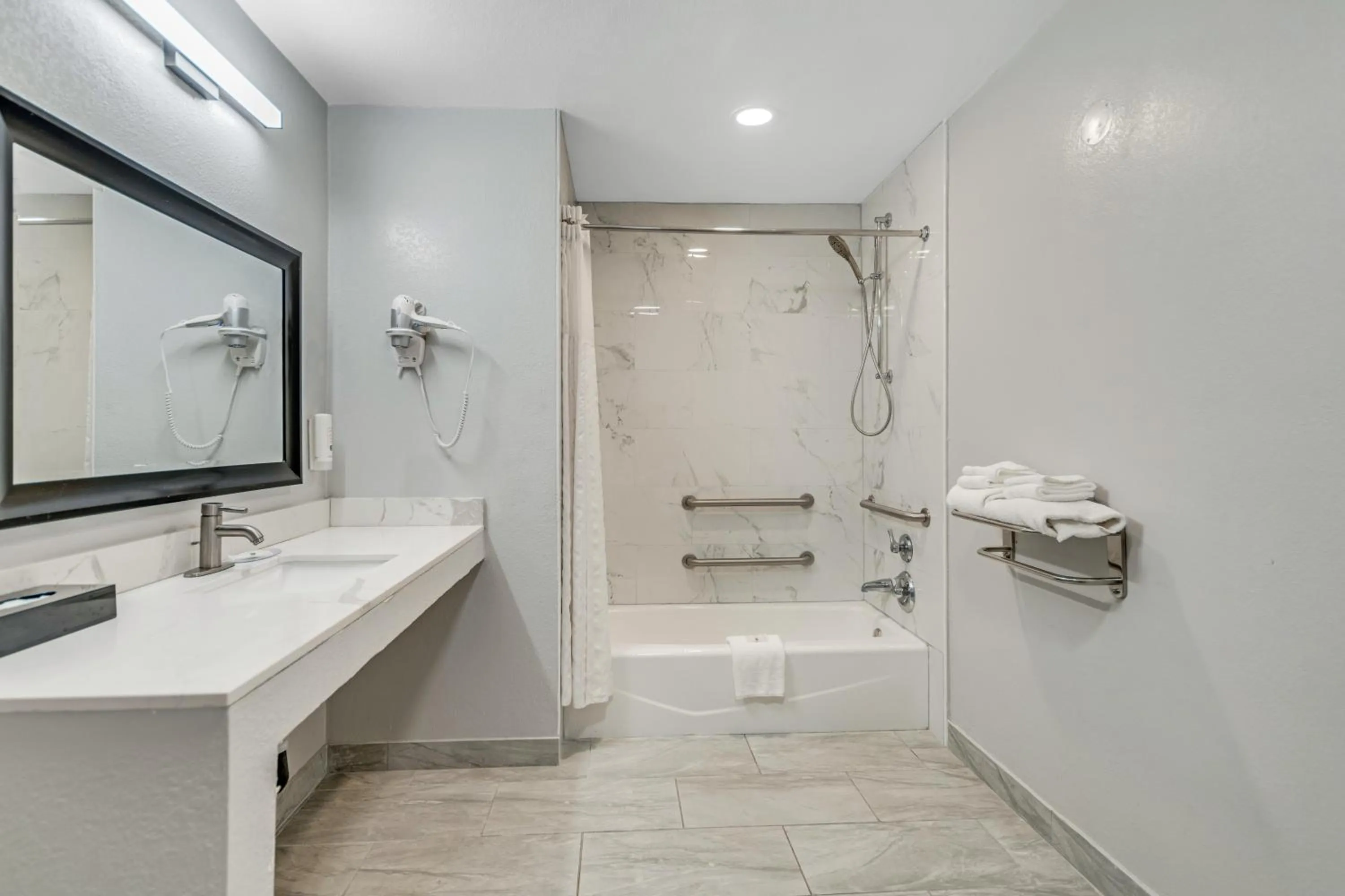 Bathroom in Quality Inn Santa Cruz Downtown Area