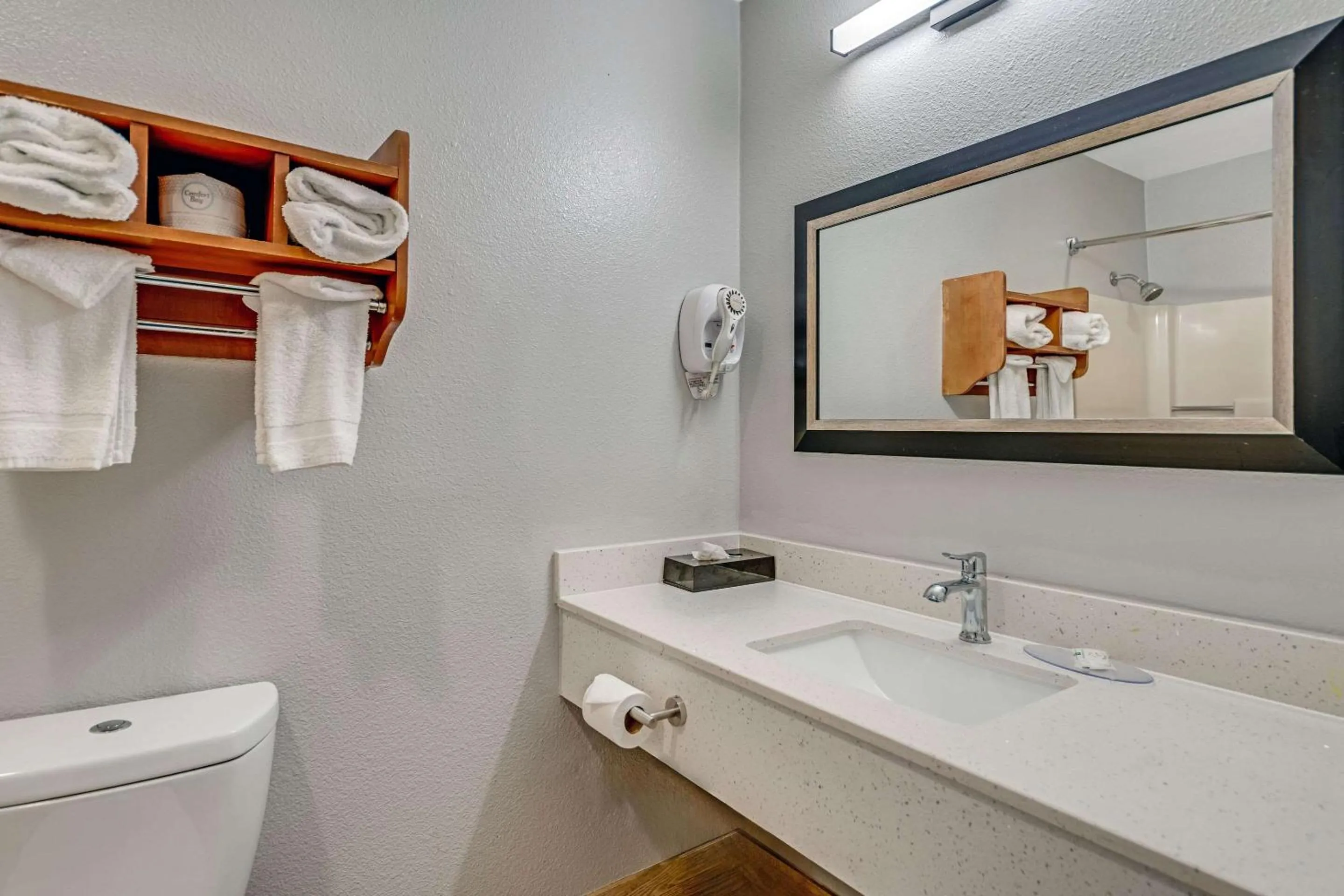 Bedroom in Quality Inn Santa Cruz Downtown Area