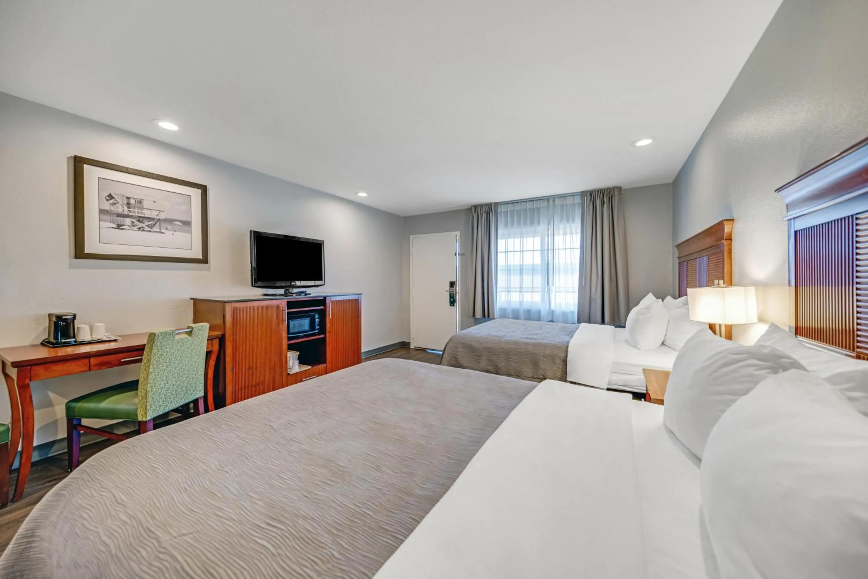 Bedroom, Bed in Quality Inn Santa Cruz Downtown Area