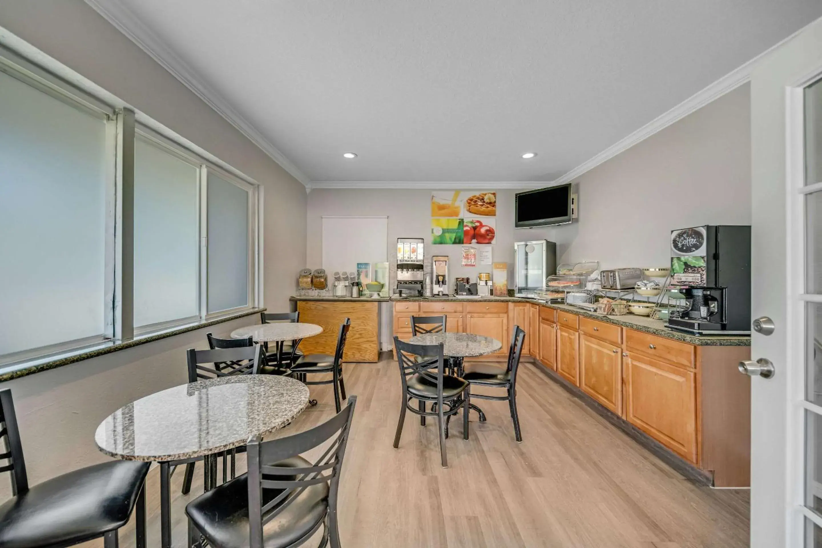 Breakfast in Quality Inn Santa Cruz Downtown Area Breakfast in Quality Inn Santa Cruz Downtown Area