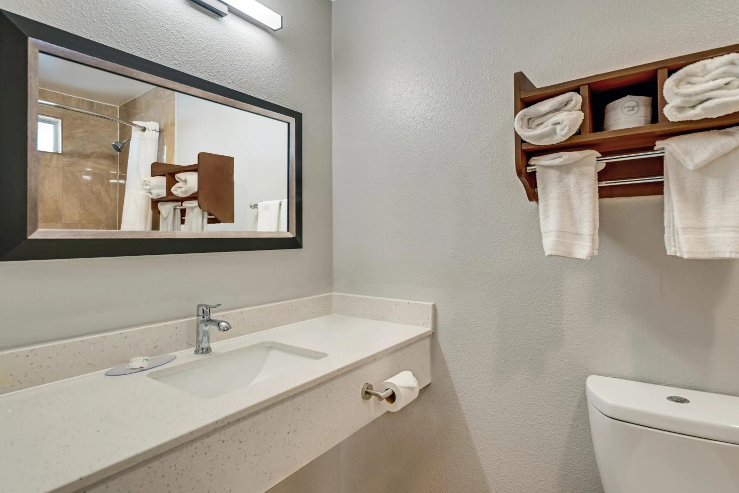 Bathroom in Quality Inn Santa Cruz Downtown Area