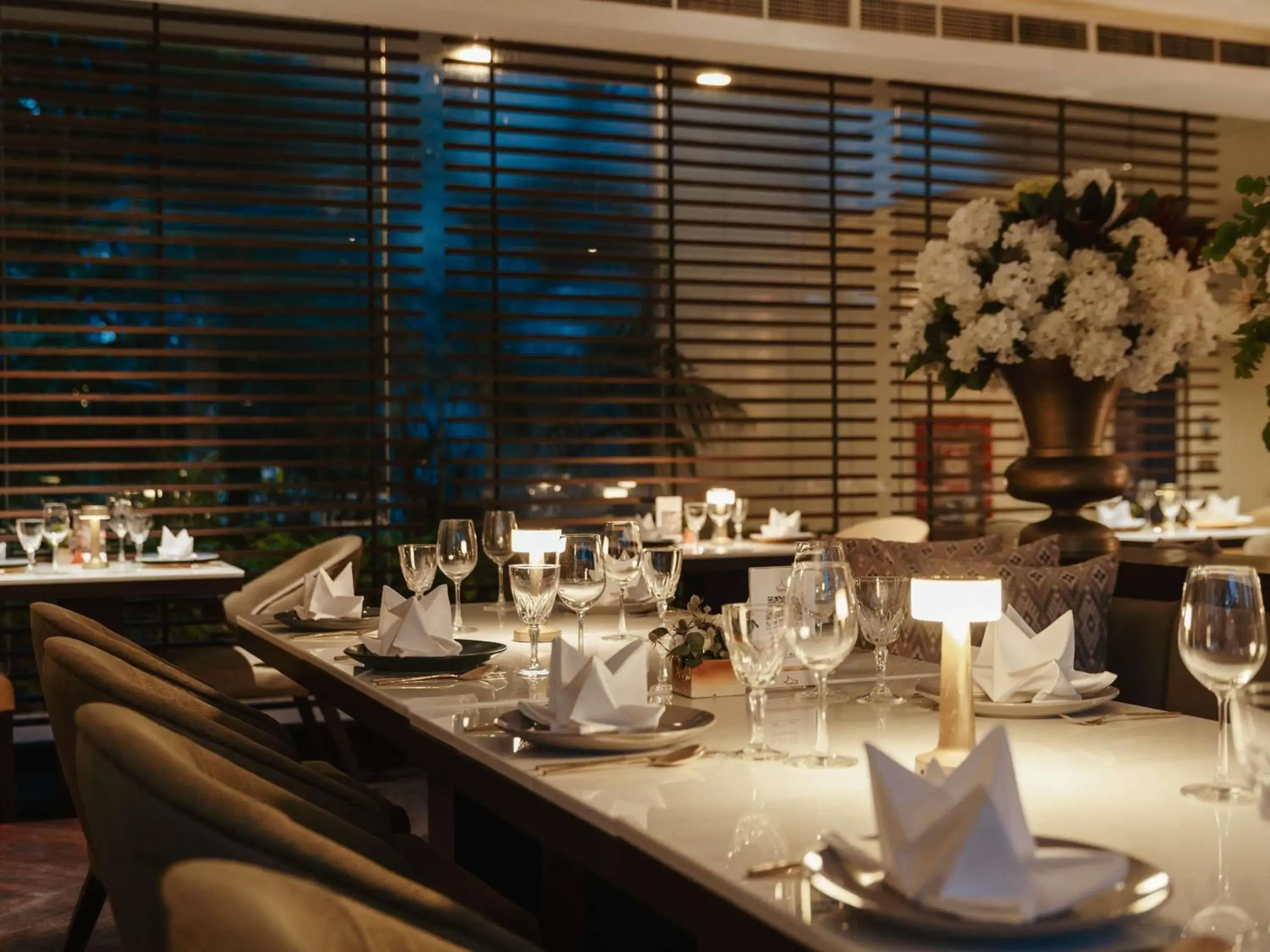 Restaurant/places to eat in Pullman Phuket Karon Beach Resort Restaurant/places to eat in Pullman Phuket Karon Beach Resort