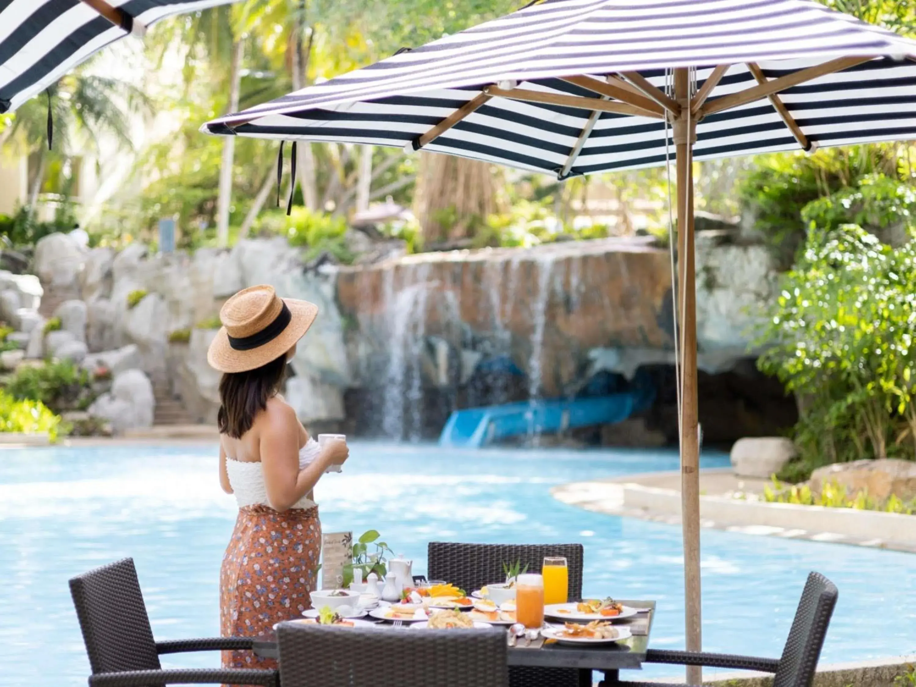 Restaurant/places to eat in Pullman Phuket Karon Beach Resort Restaurant/places to eat in Pullman Phuket Karon Beach Resort