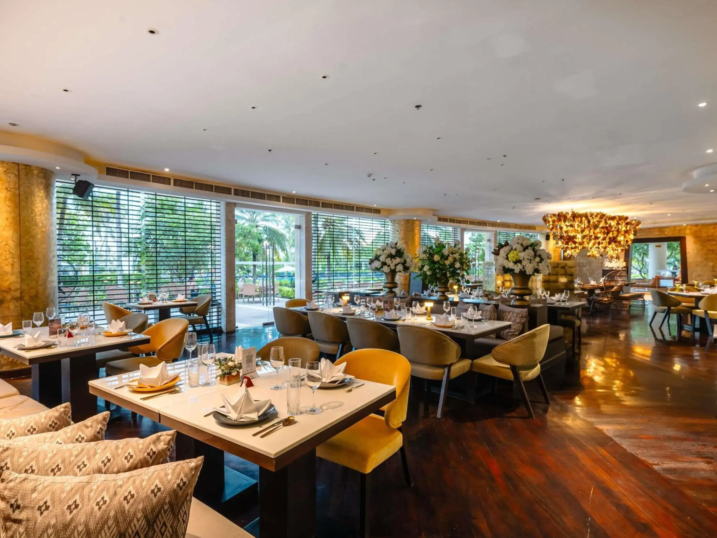 Restaurant/places to eat in Pullman Phuket Karon Beach Resort Restaurant/places to eat in Pullman Phuket Karon Beach Resort