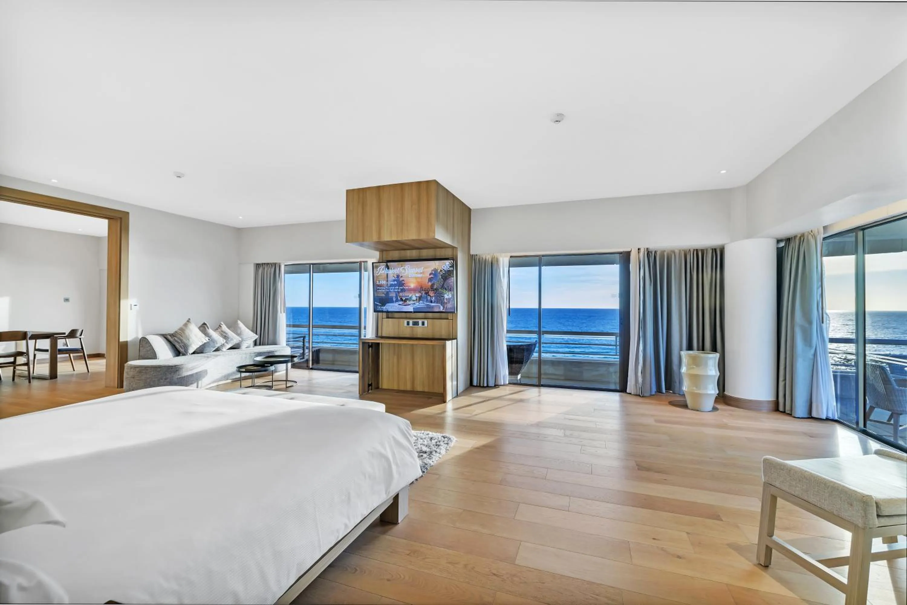 Bedroom, Bed in Pullman Phuket Karon Beach Resort