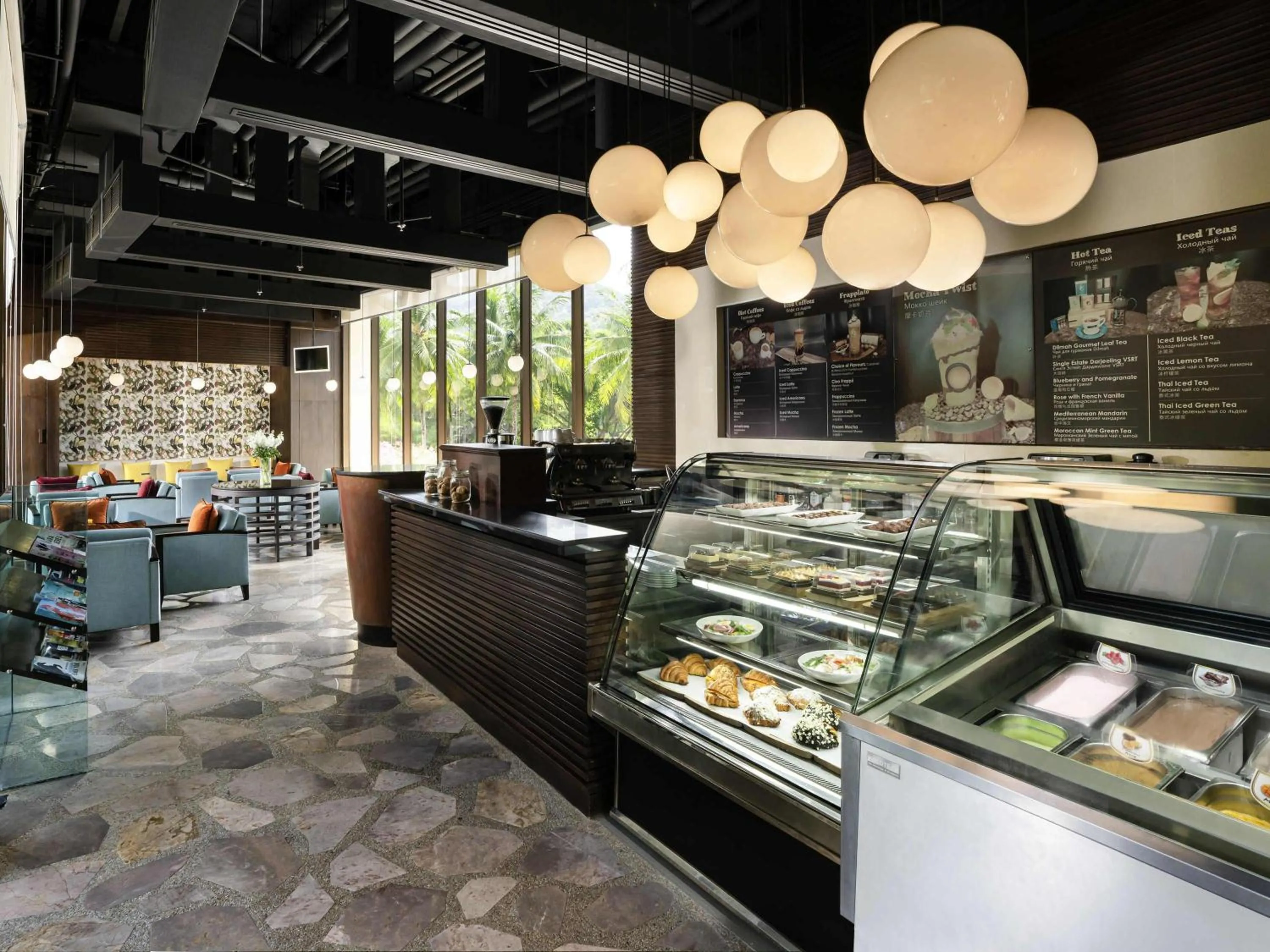 Restaurant/places to eat in Pullman Phuket Karon Beach Resort