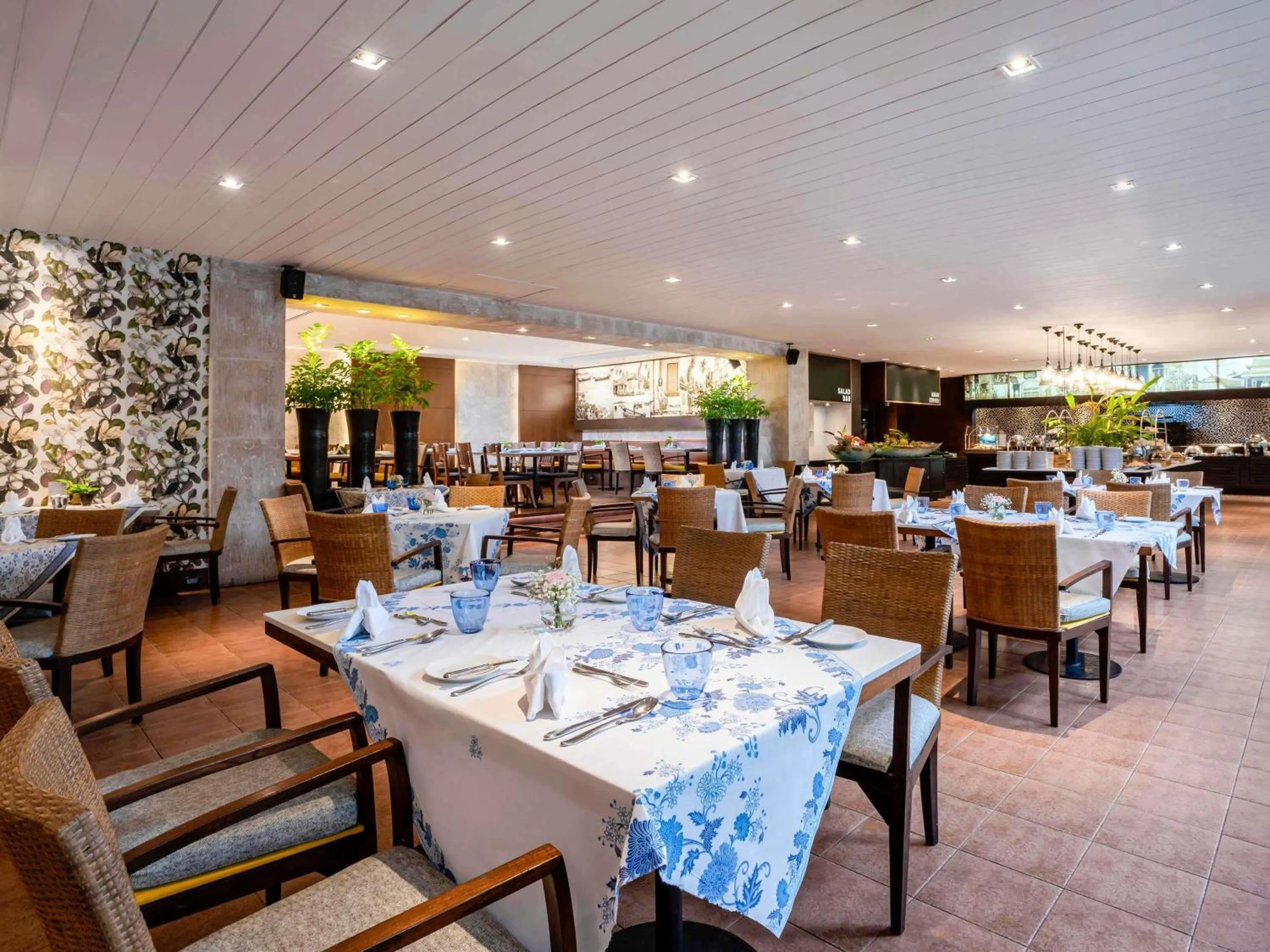 Restaurant/places to eat in Pullman Phuket Karon Beach Resort