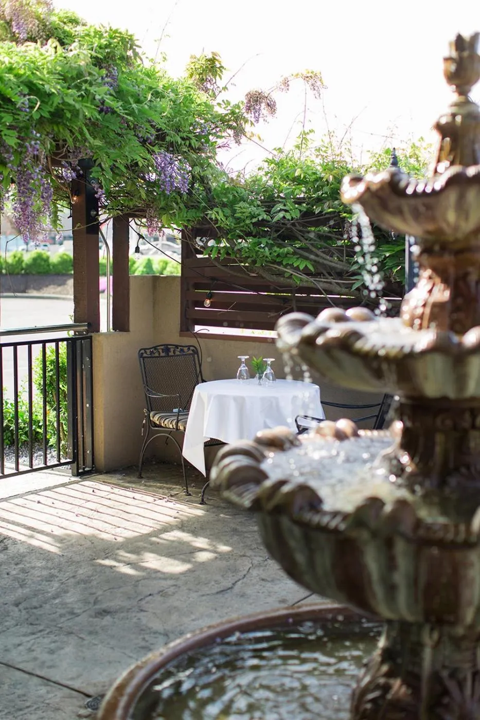 Patio in Rogue Regency Inn & Suites