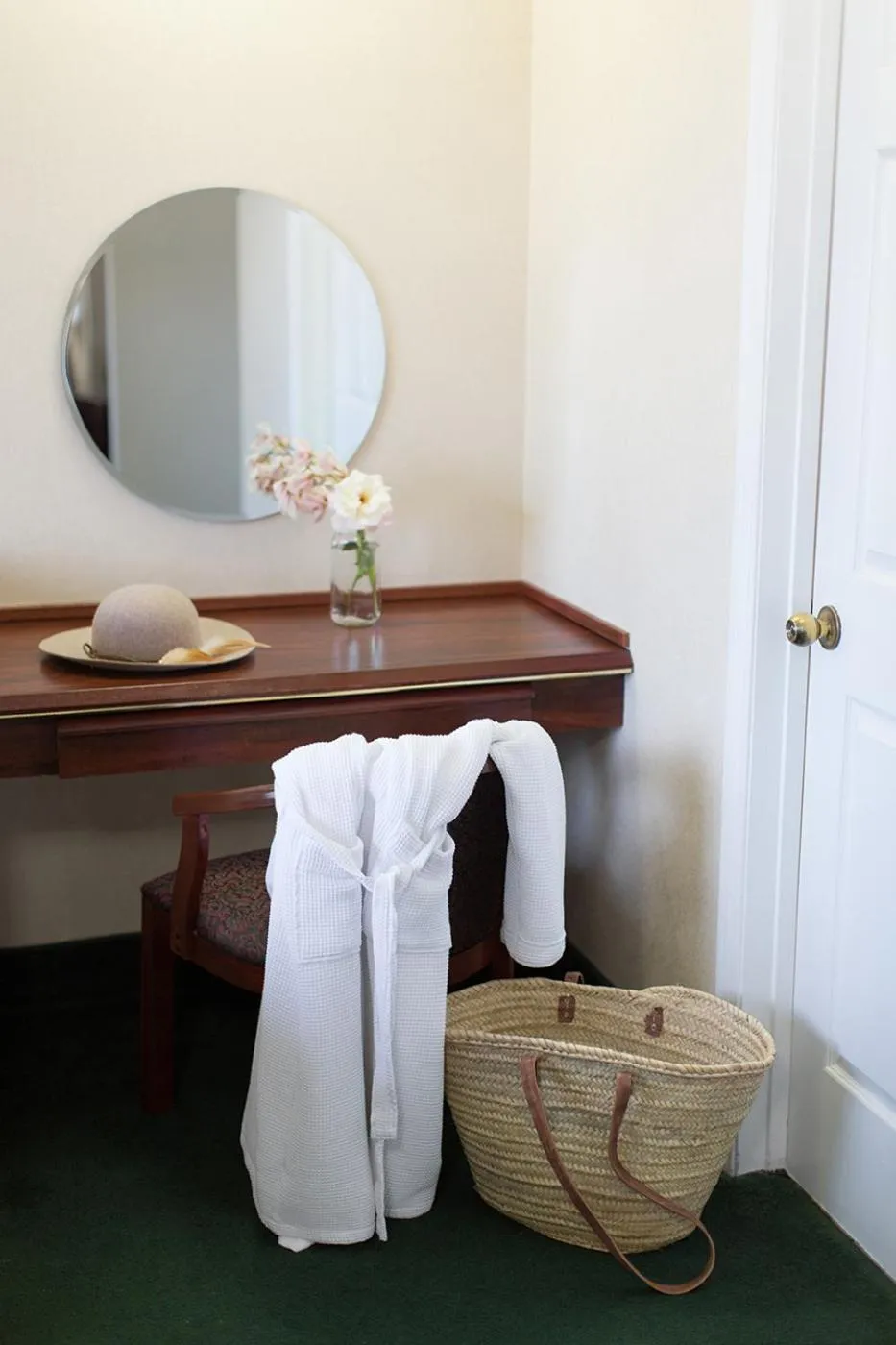 Rogue Regency Inn & Suites