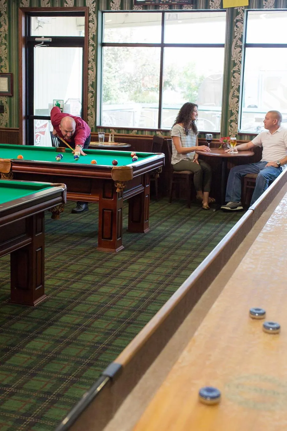 Billiard in Rogue Regency Inn & Suites