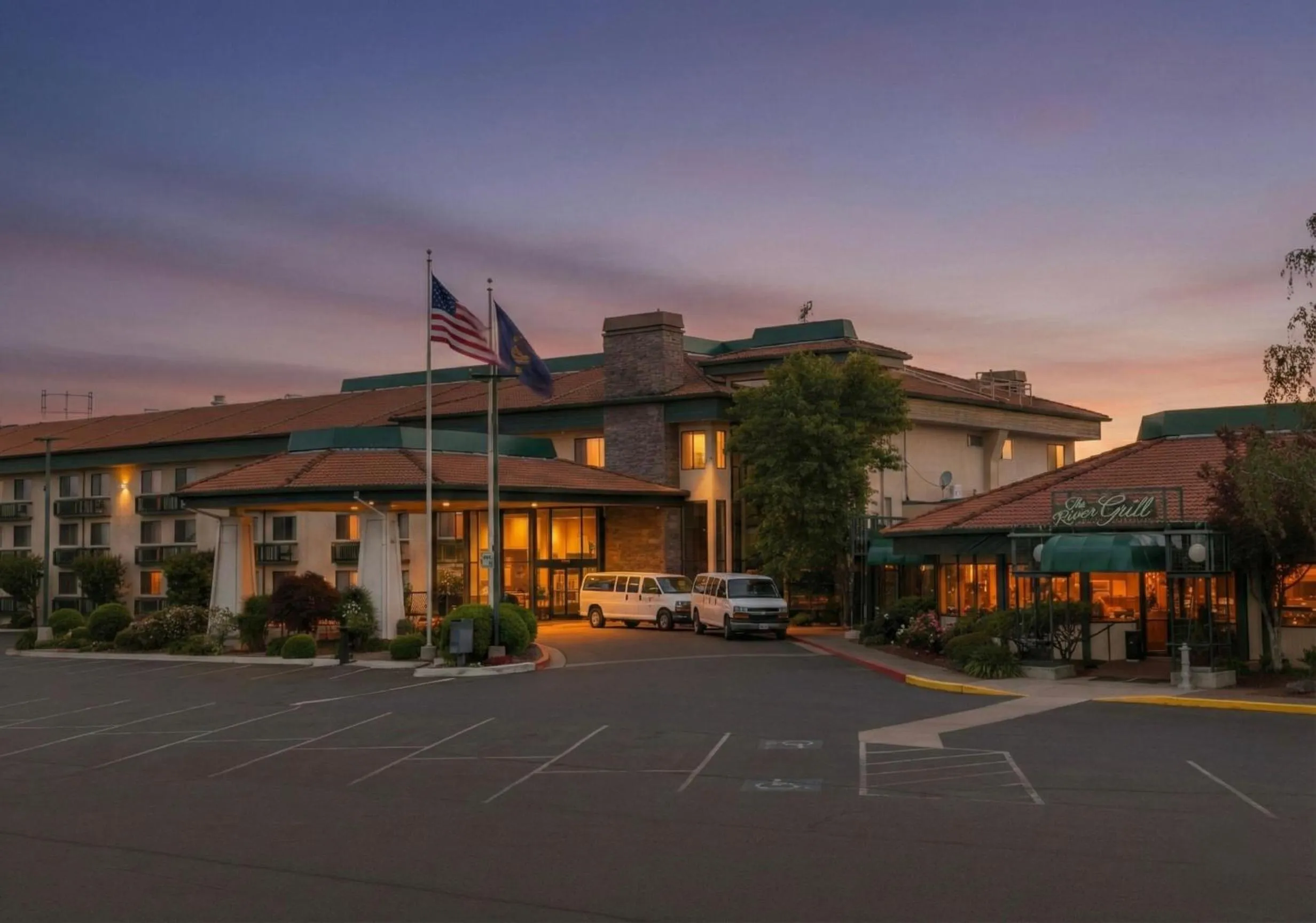 Property building in Rogue Regency Inn Medford Airport