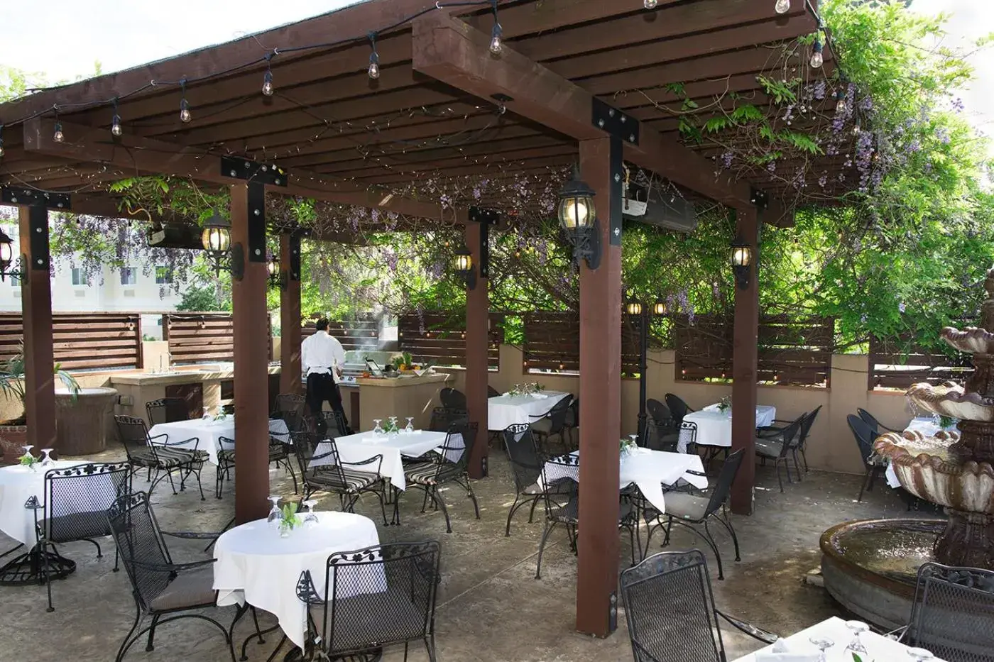 Restaurant/places to eat in Rogue Regency Inn & Suites Restaurant/places to eat in Rogue Regency Inn & Suites