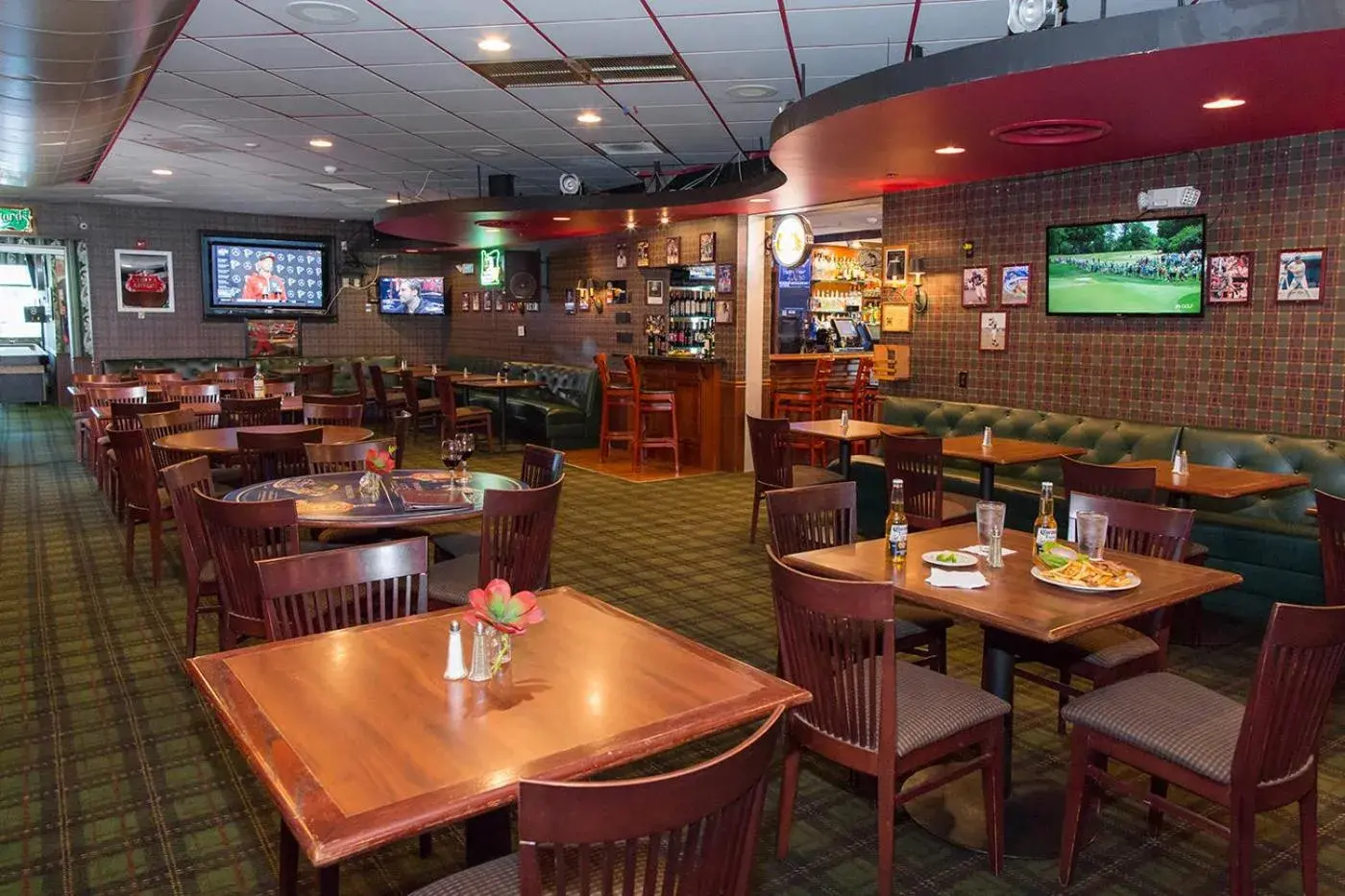 Lounge or bar in Rogue Regency Inn & Suites Lounge or bar in Rogue Regency Inn & Suites
