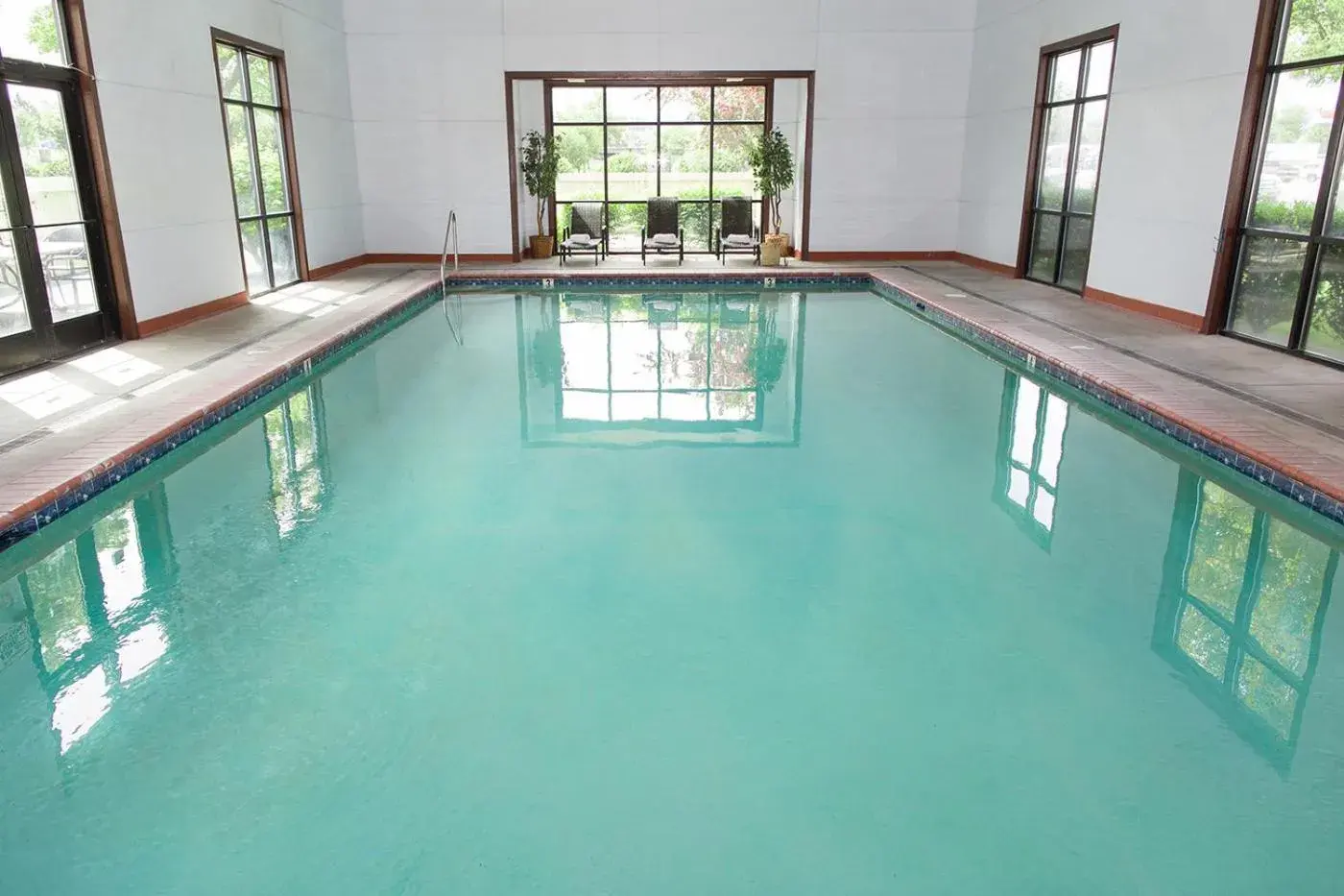 Swimming pool in Rogue Regency Inn & Suites Swimming pool in Rogue Regency Inn & Suites