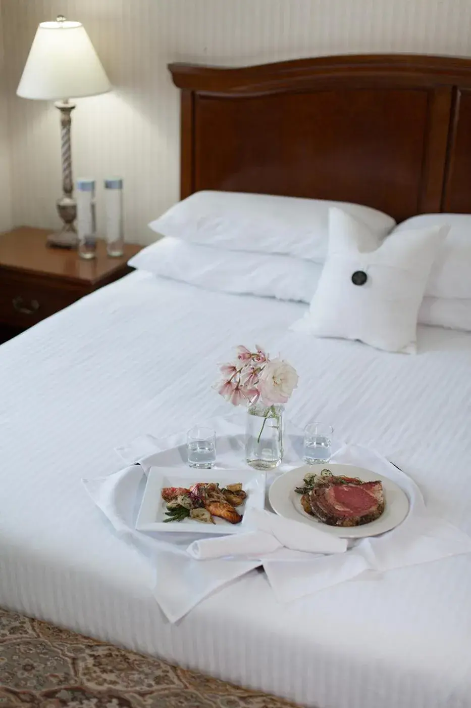 Bed in Rogue Regency Inn & Suites Bed in Rogue Regency Inn & Suites