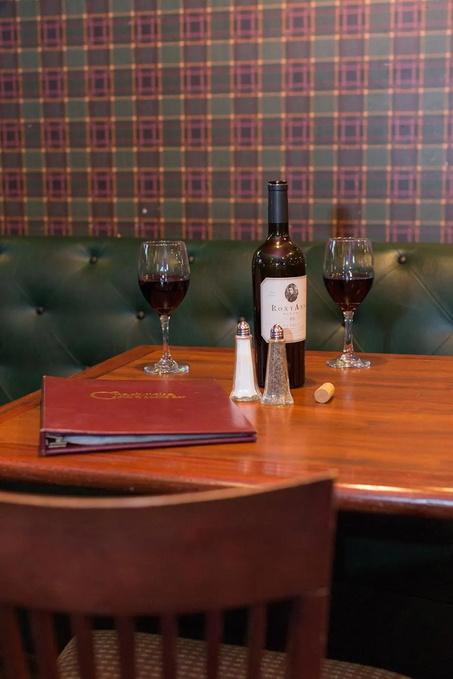 Lounge or bar in Rogue Regency Inn & Suites