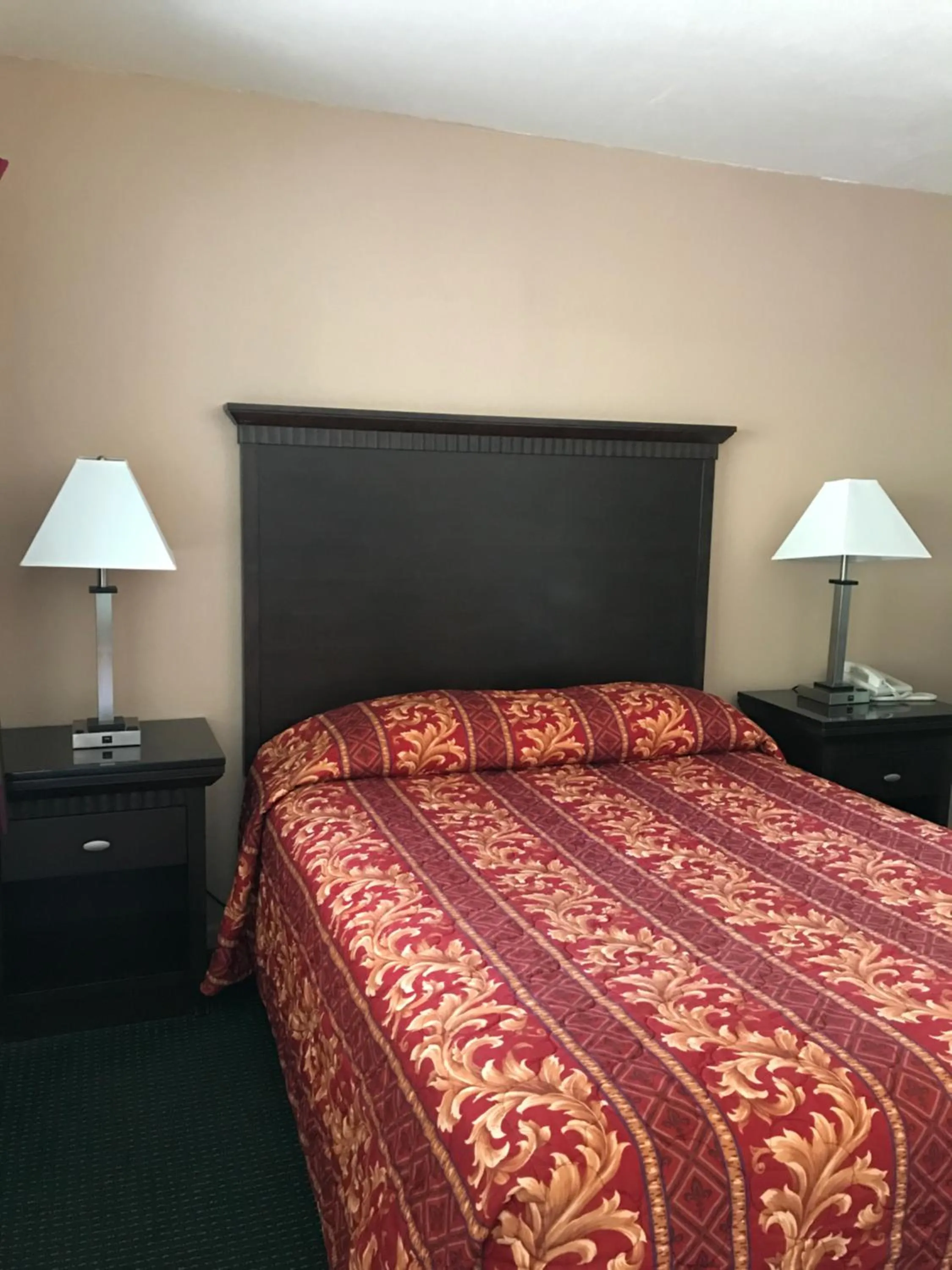 Bed in Townhouse Motel