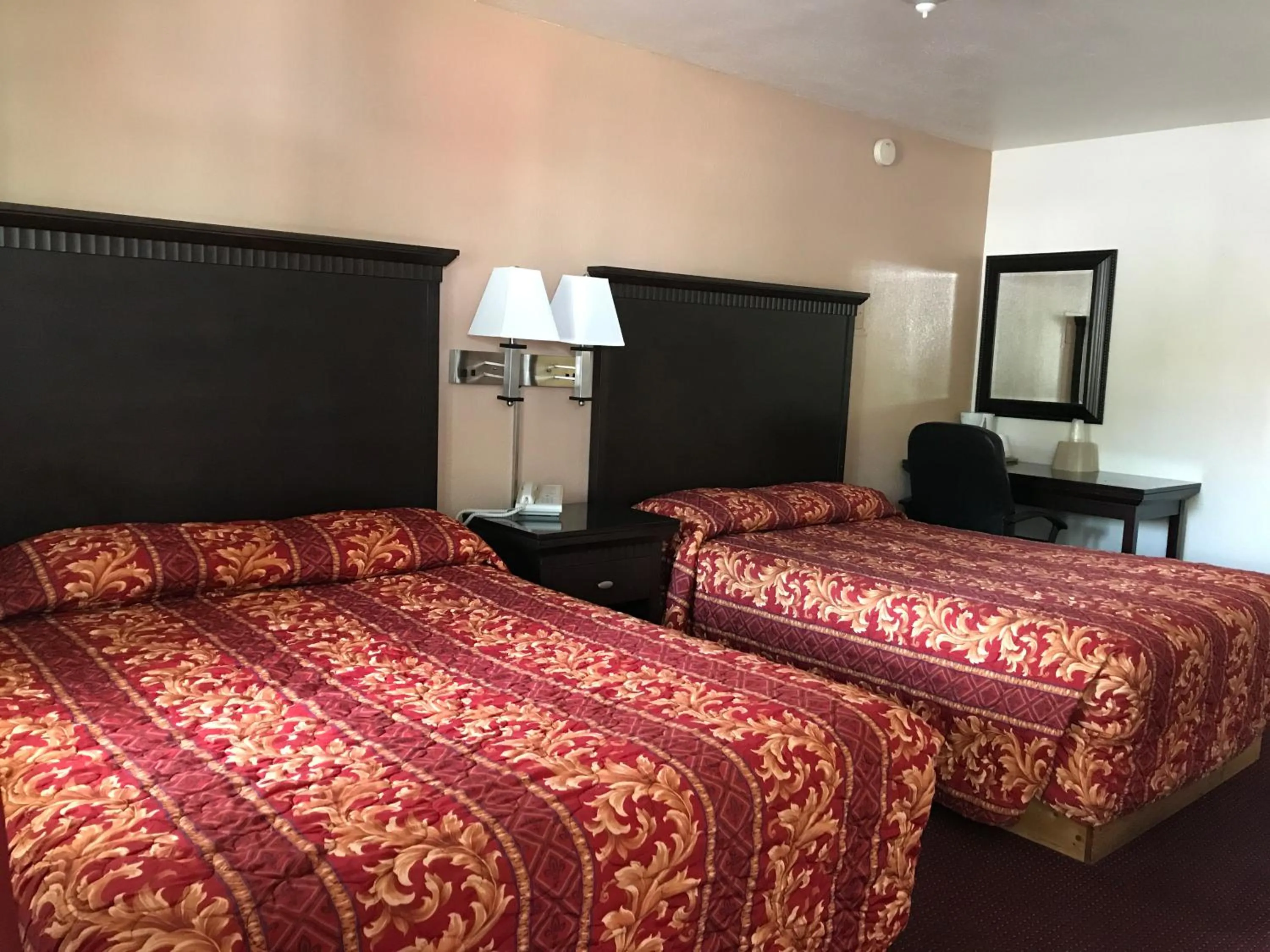 Bed in Townhouse Motel