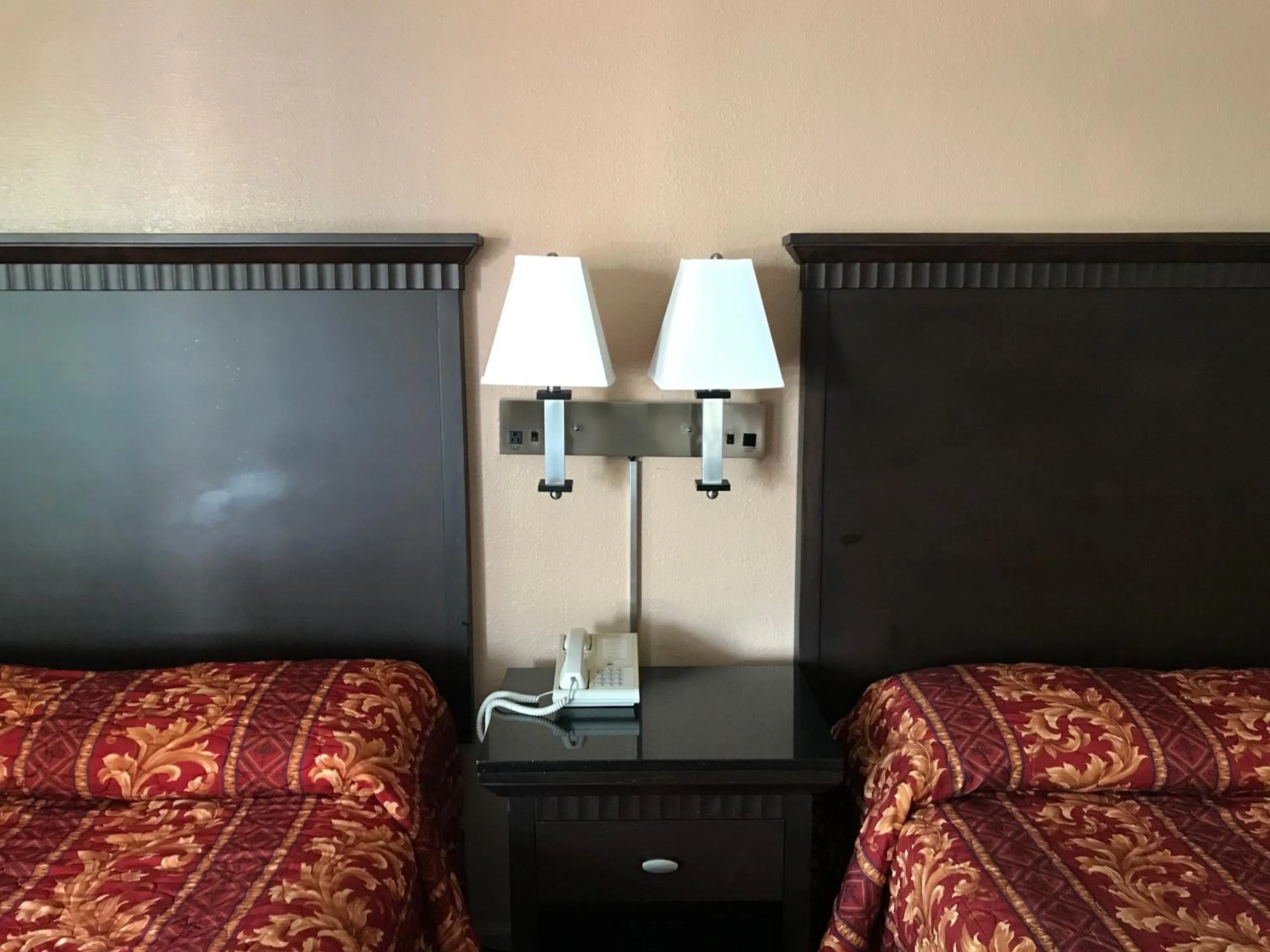 Bed in Townhouse Motel