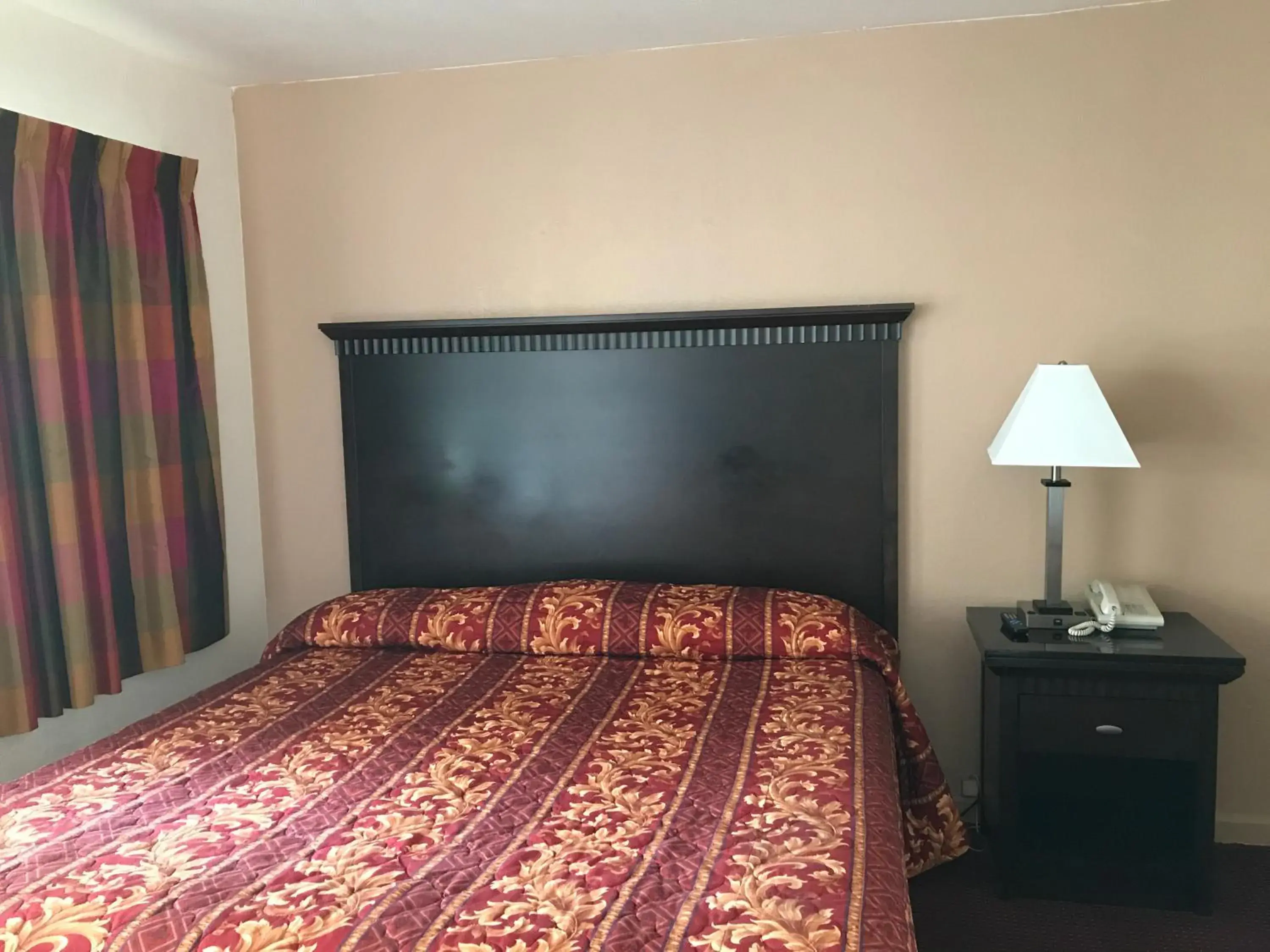 King Room in Townhouse Motel King Room in Townhouse Motel