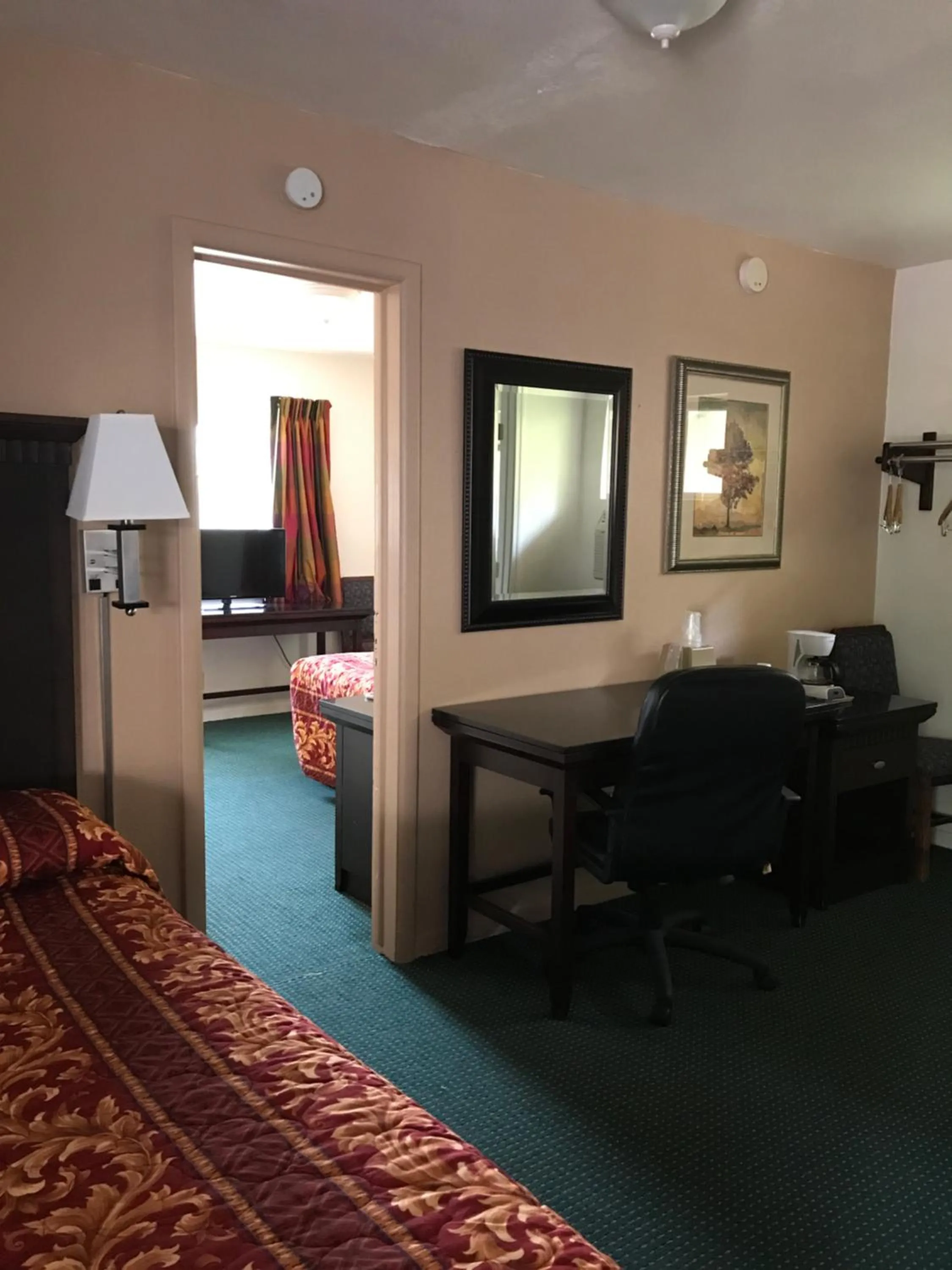 Bed in Townhouse Motel