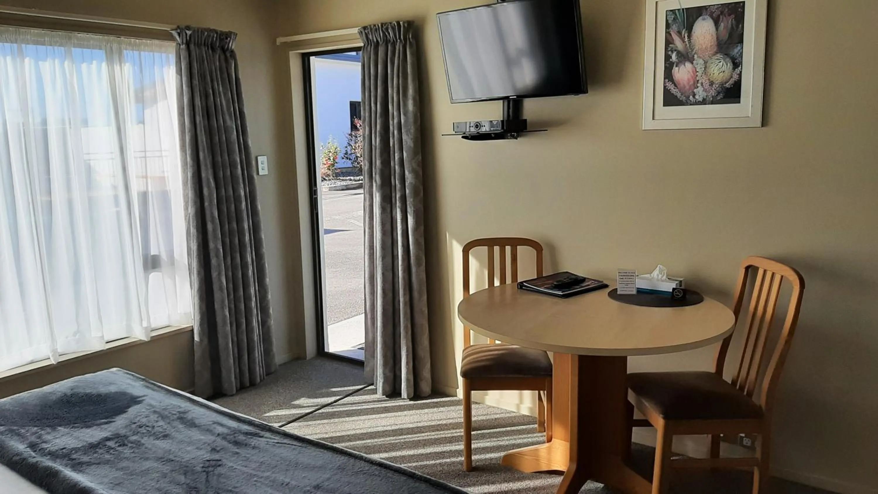 Bed in Kaikoura Gateway Motor Lodge