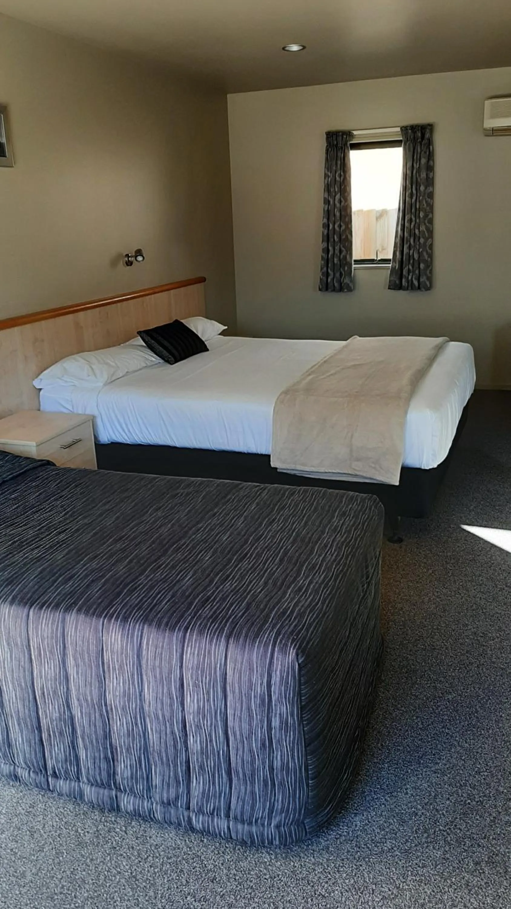 Bed in Kaikoura Gateway Motor Lodge