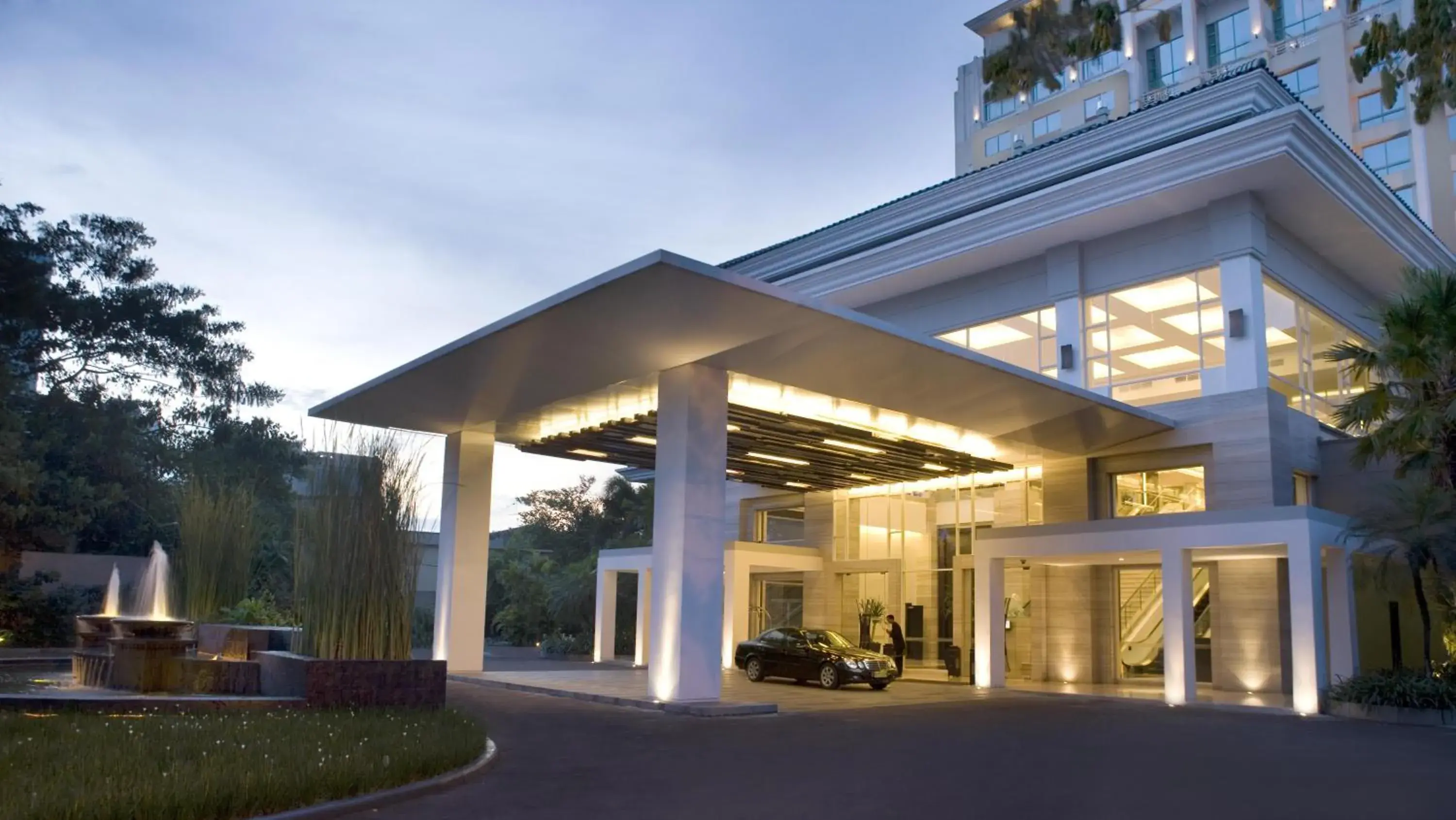 Facade/entrance in Hotel Santika Premiere Slipi Jakarta Facade/entrance in Hotel Santika Premiere Slipi Jakarta