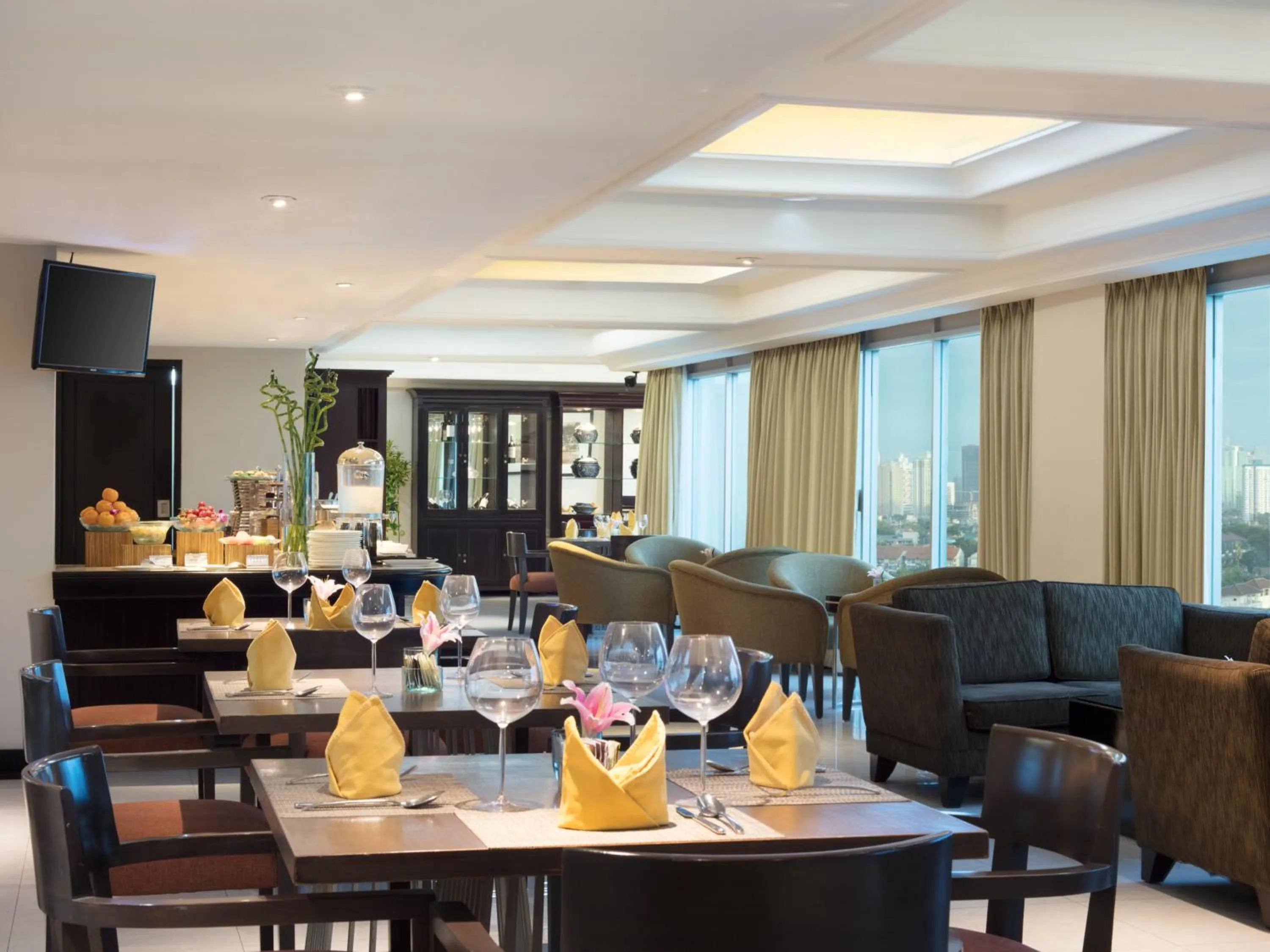 Restaurant/places to eat in Hotel Santika Premiere Slipi Jakarta
