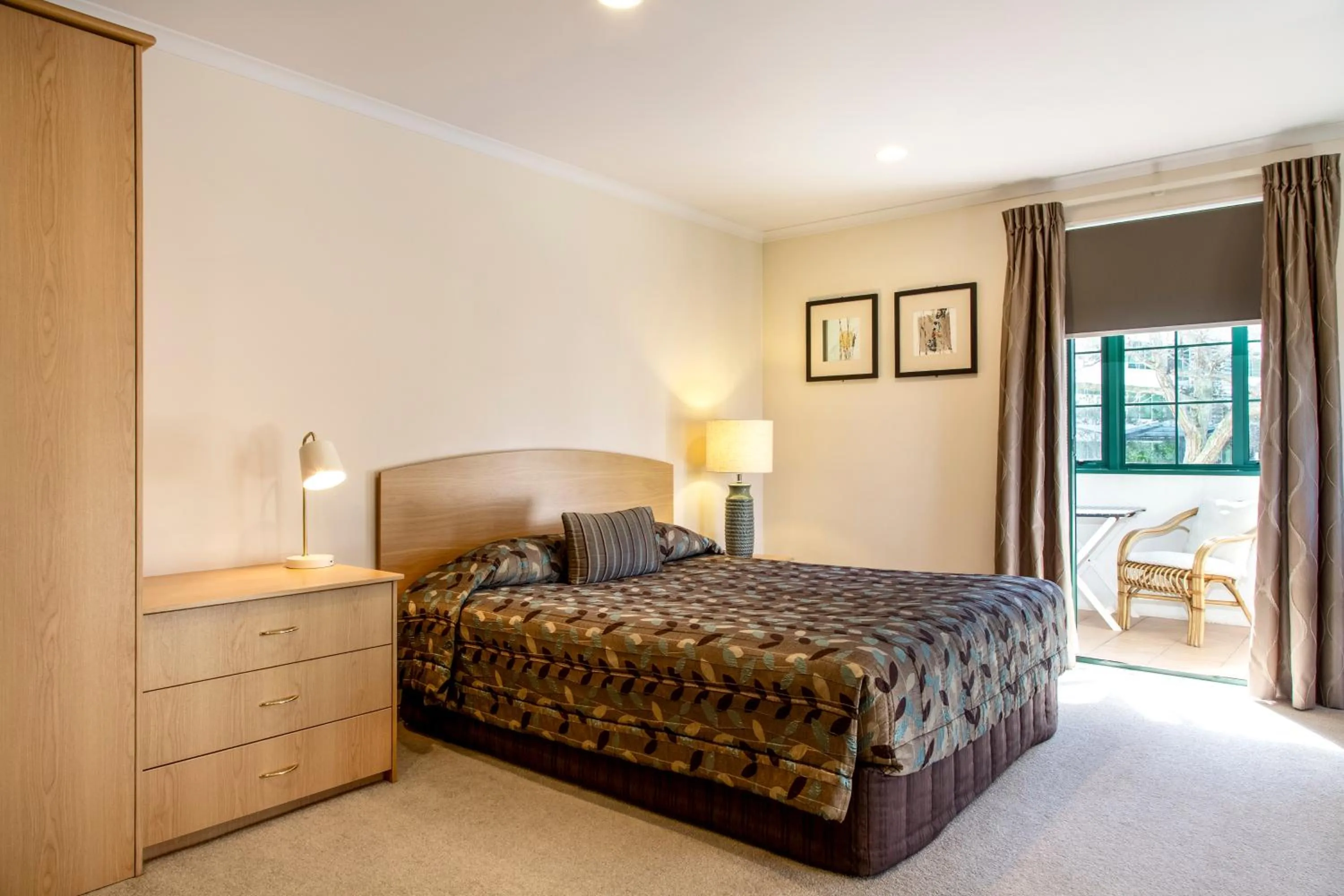 Bed in Greenlane Manor Motel