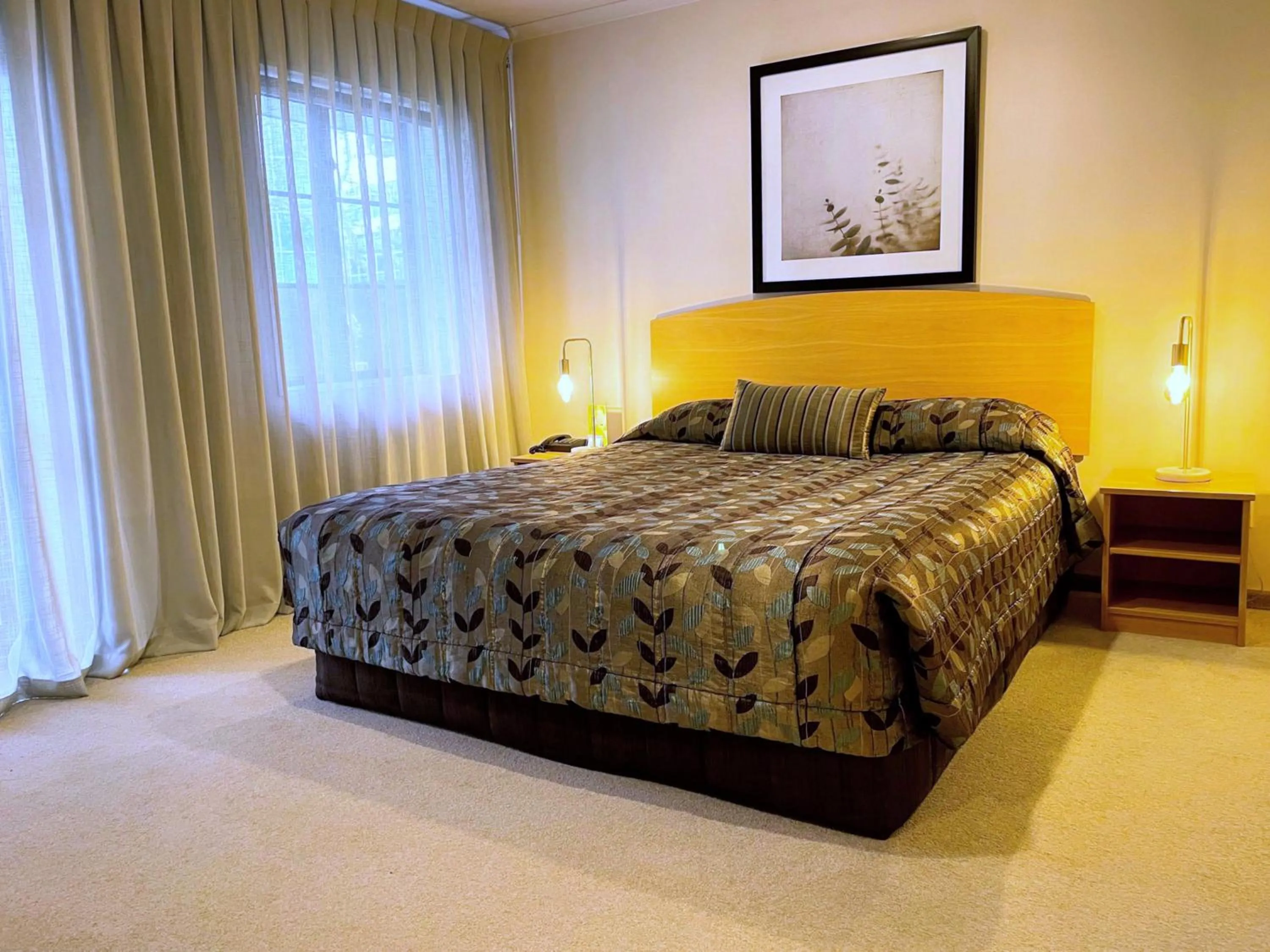 Bed in Greenlane Manor Motel