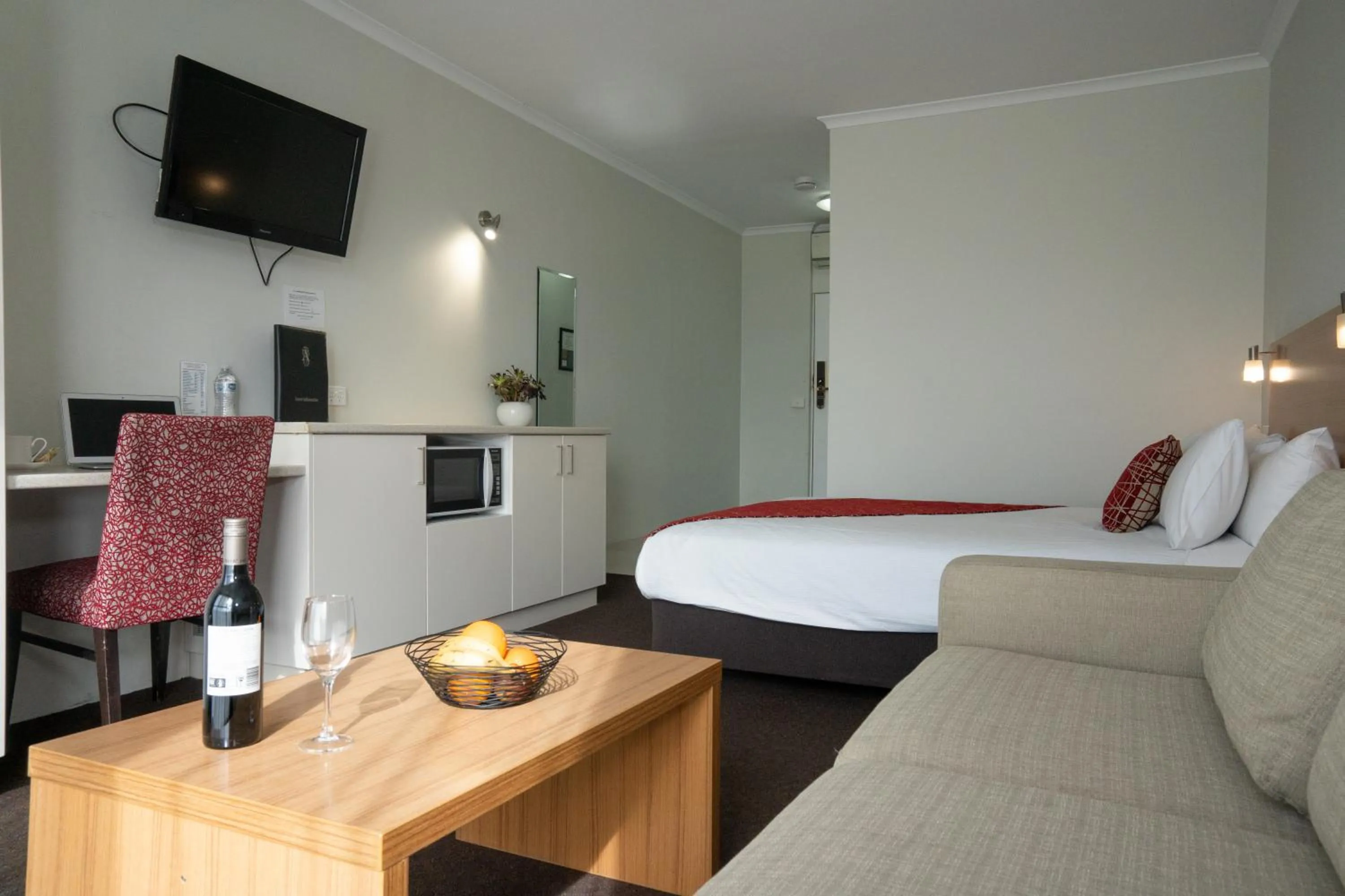 Bed in Admiralty Inn