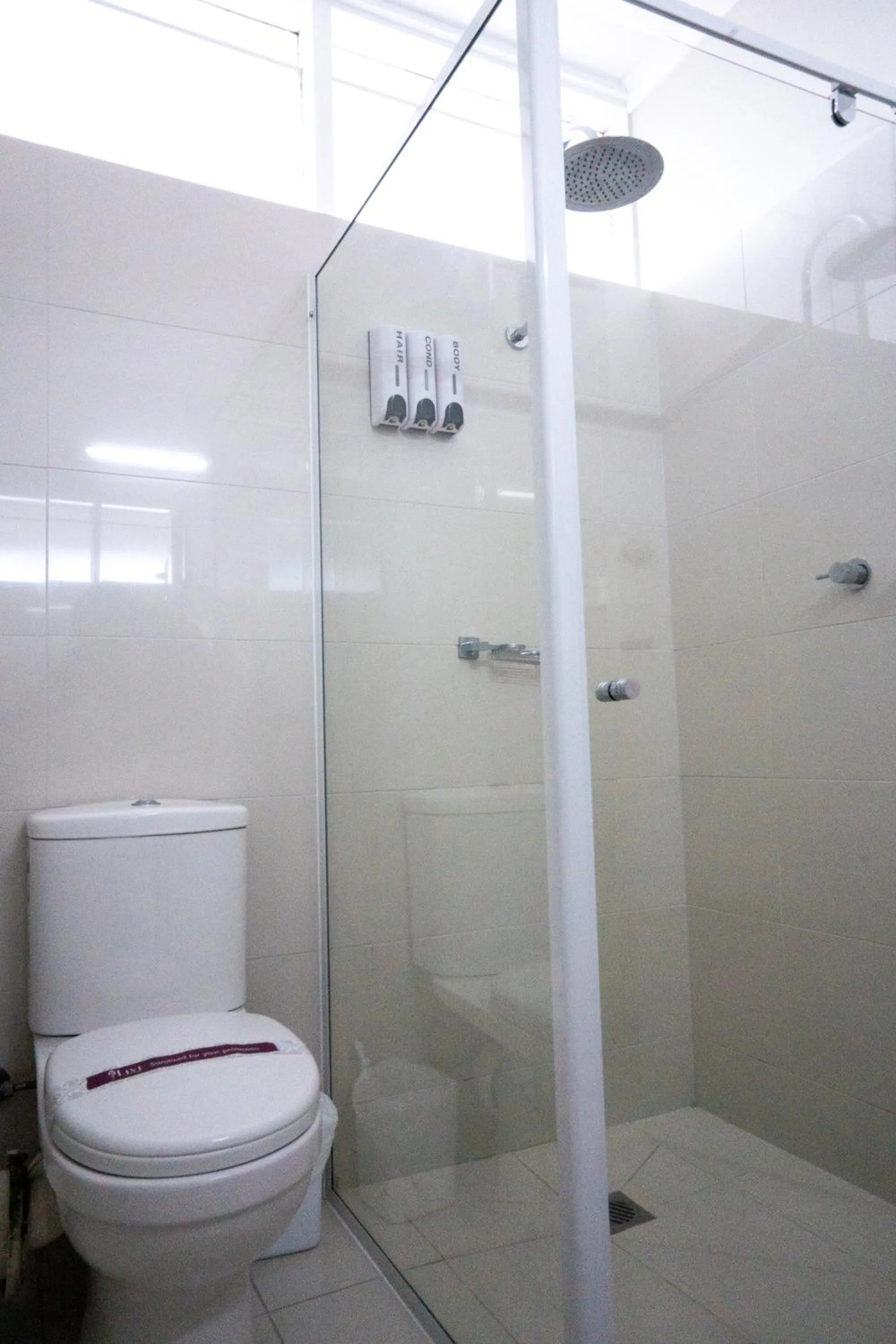Bathroom in Admiralty Inn