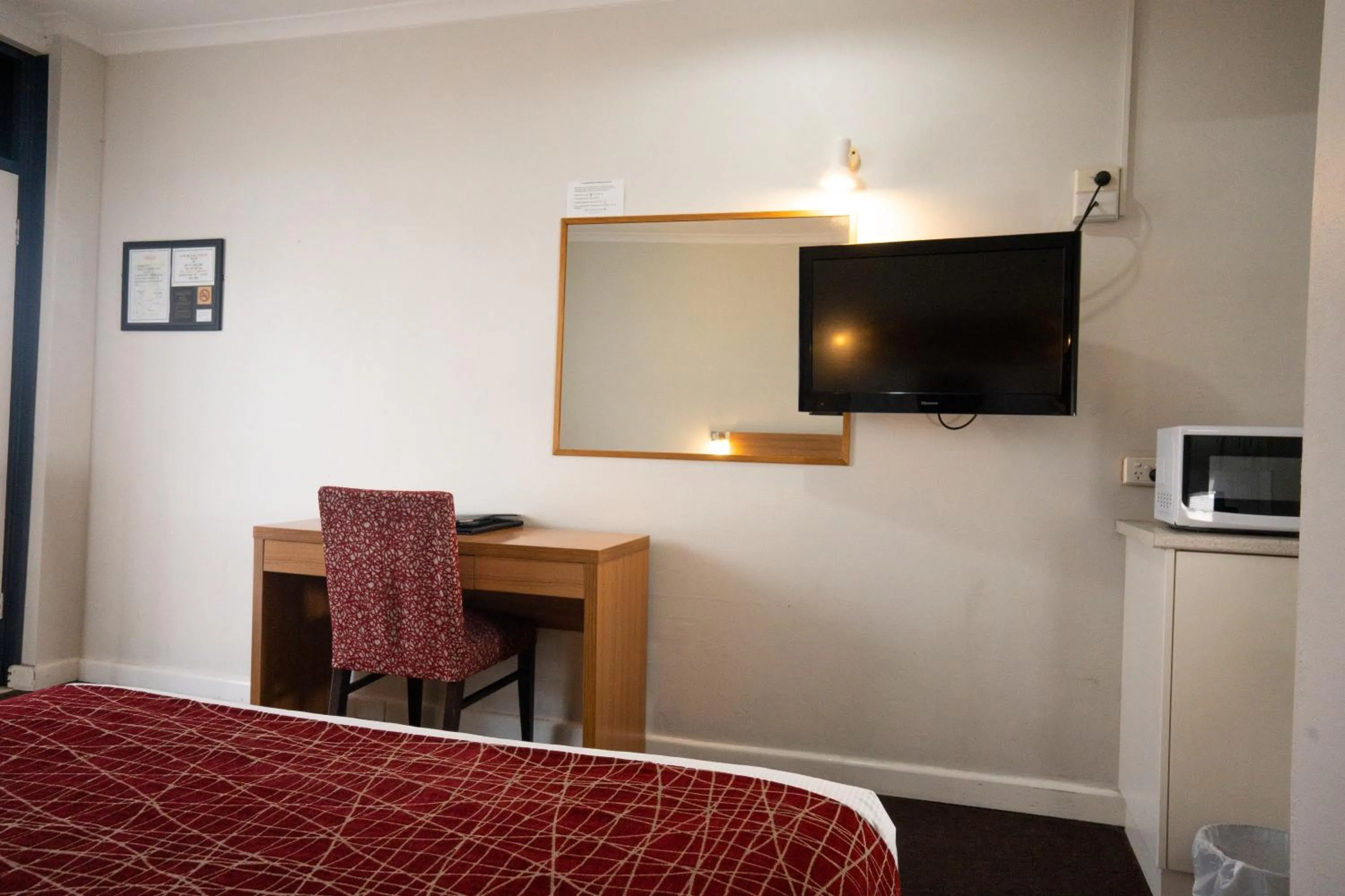 Bed in Admiralty Inn