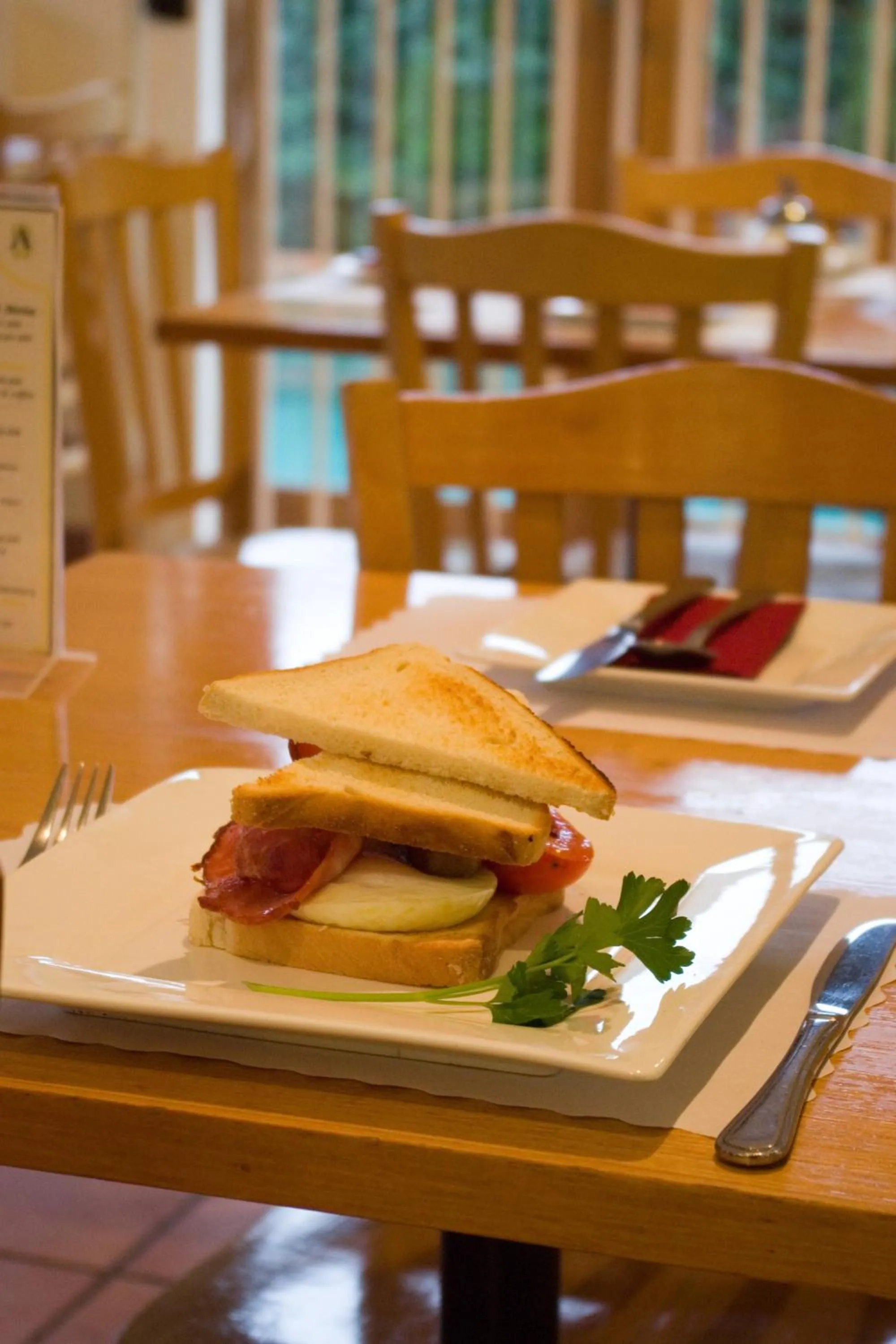 Restaurant/places to eat in Admiralty Inn