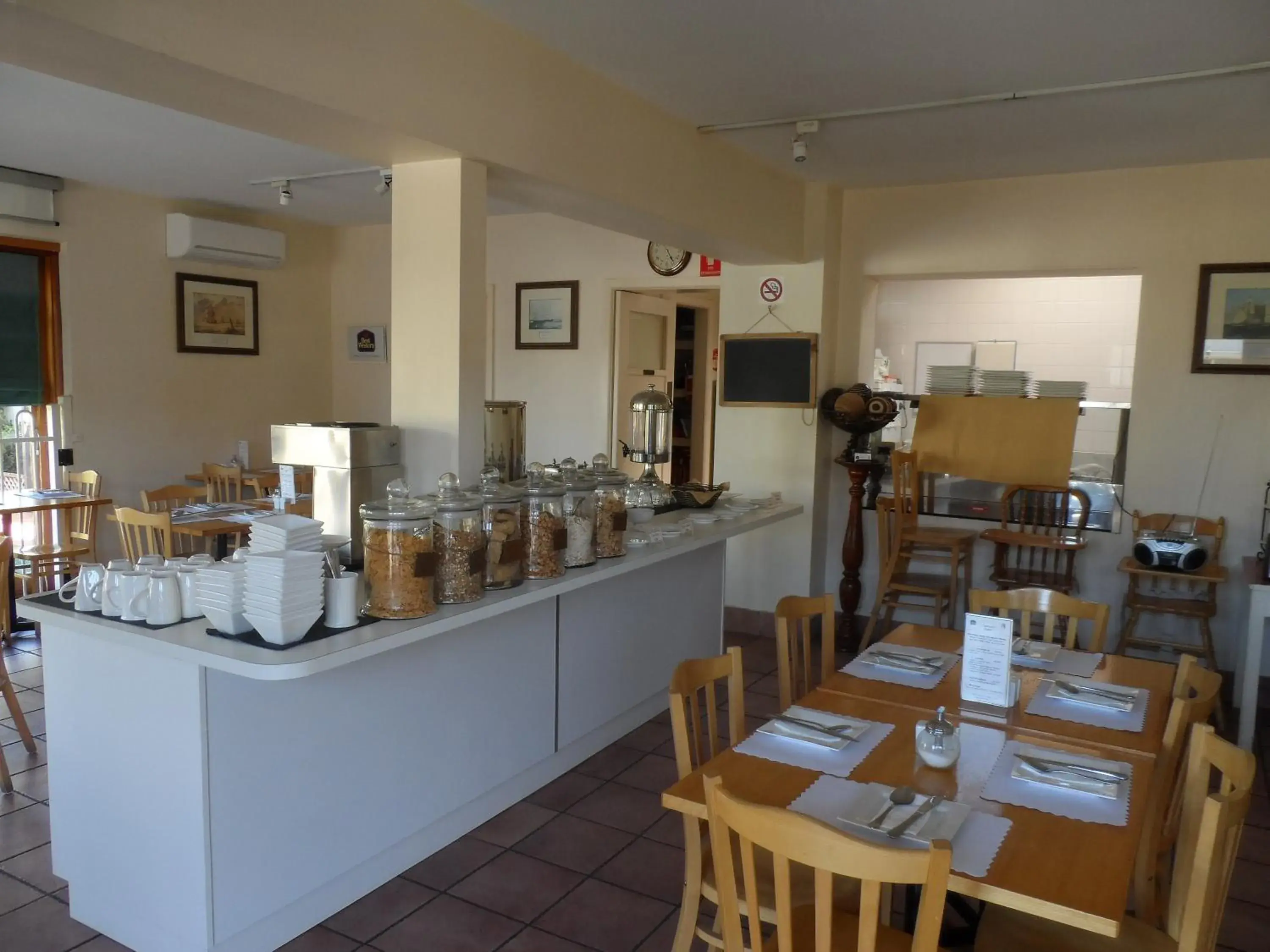 Restaurant/places to eat in Admiralty Inn Restaurant/places to eat in Admiralty Inn