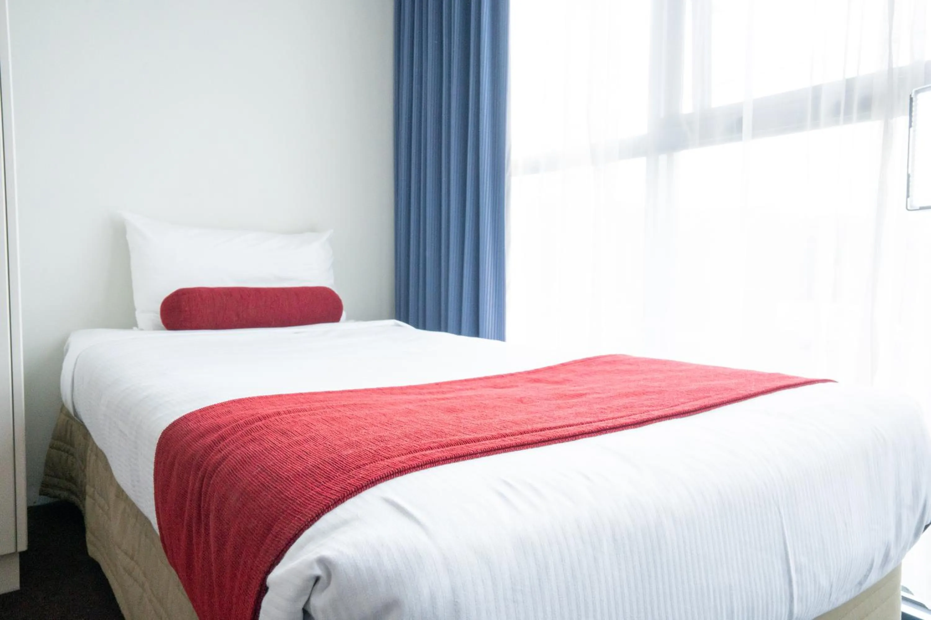 Bed in Admiralty Inn