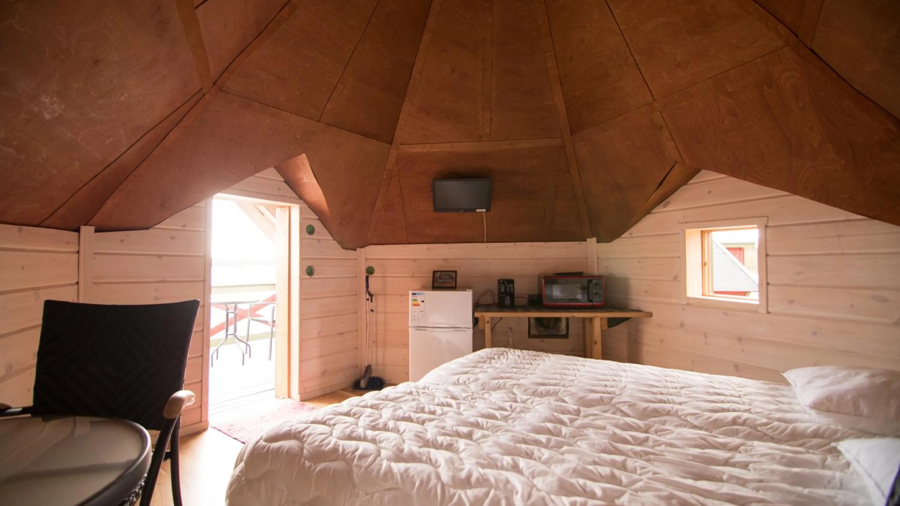 Photo of the whole room, Bed in Camp Alta Kiruna