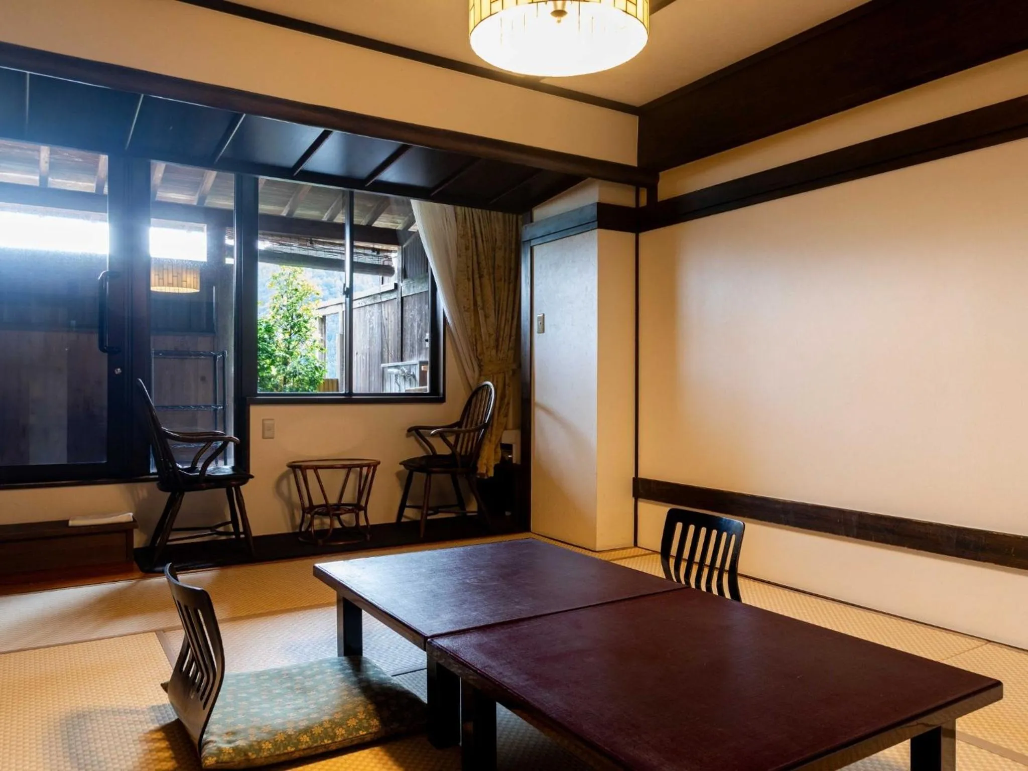 Photo of the whole room in Sasara