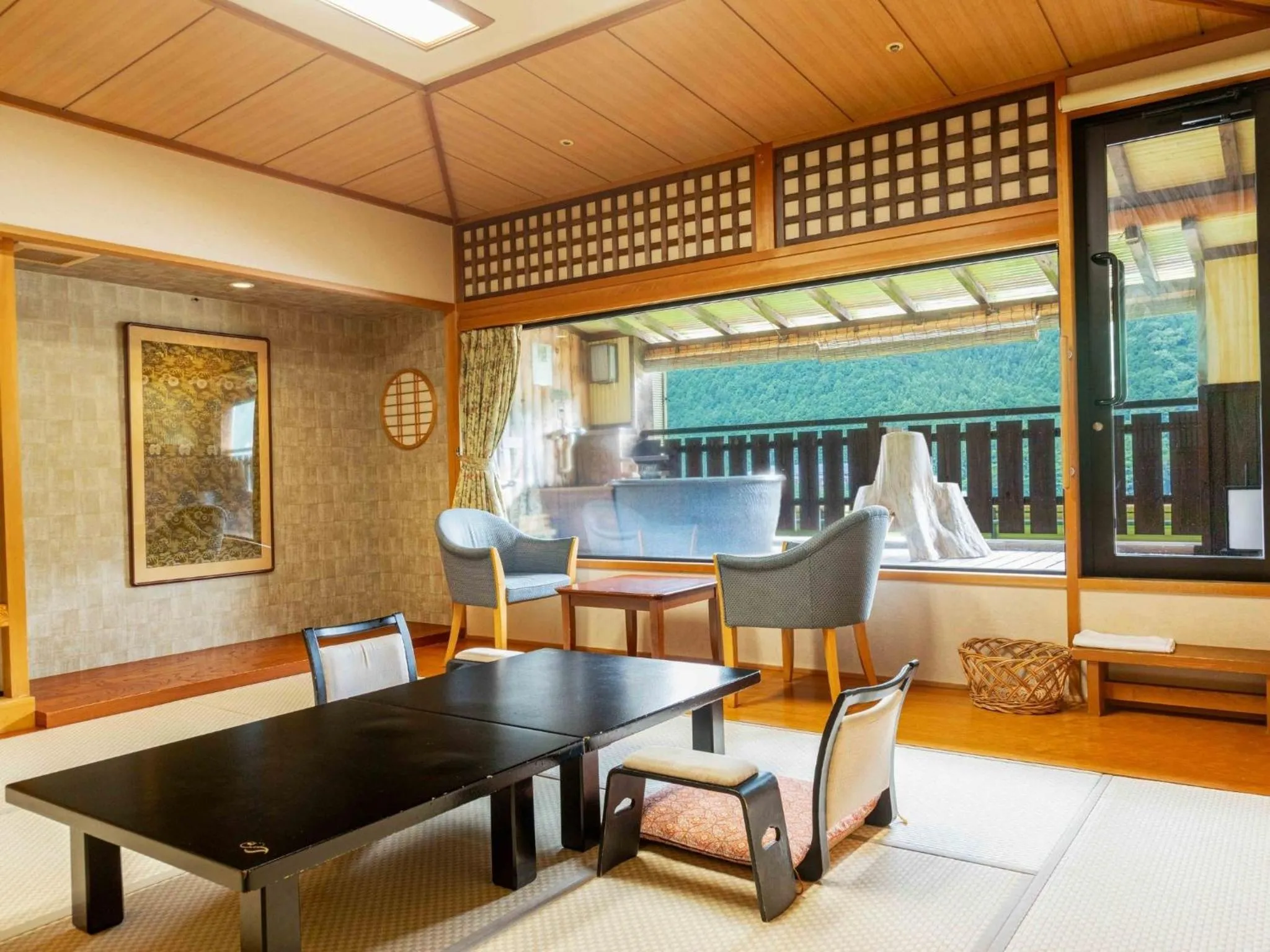 Photo of the whole room in Sasara