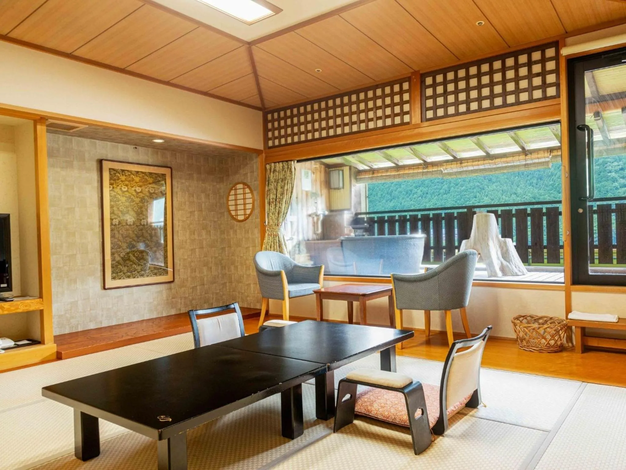 Photo of the whole room in Sasara