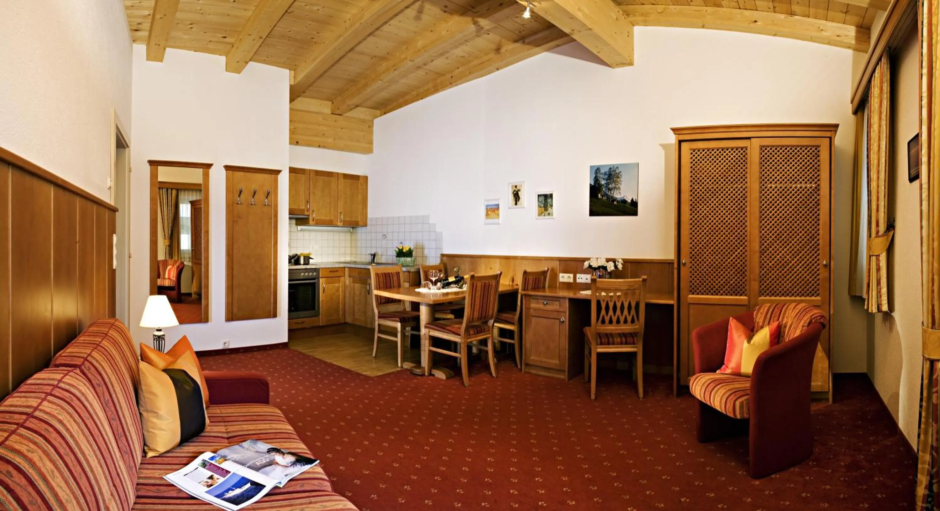 Kitchen or kitchenette in Apart Hotel Garni Strasser
