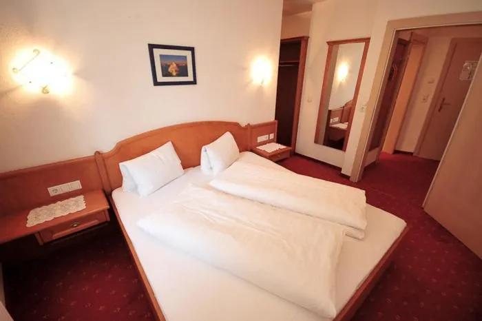 Bedroom, Bed in Apart Hotel Garni Strasser
