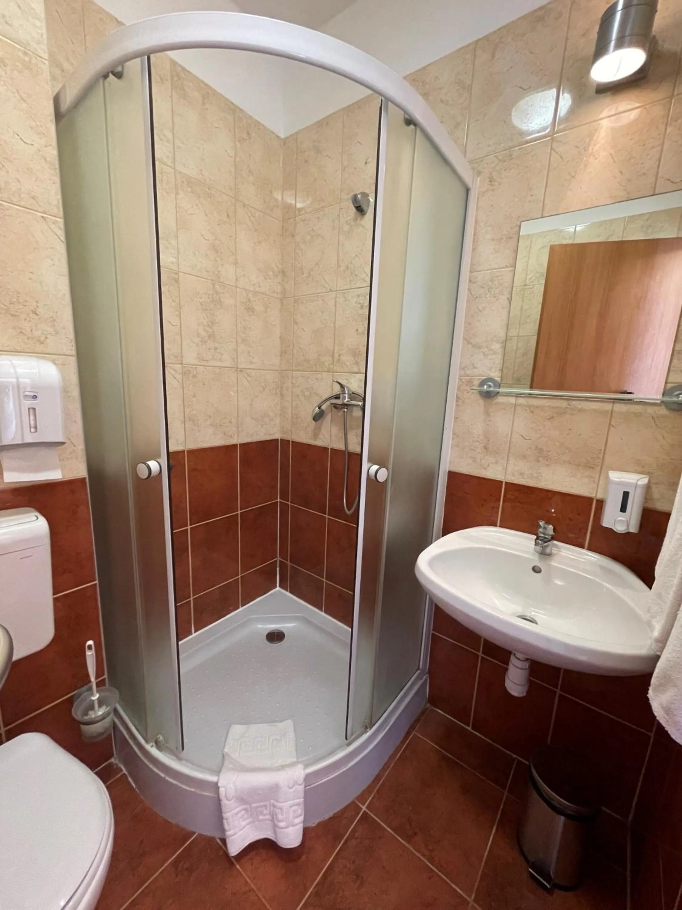 Bathroom in Canada Hotel Budapest