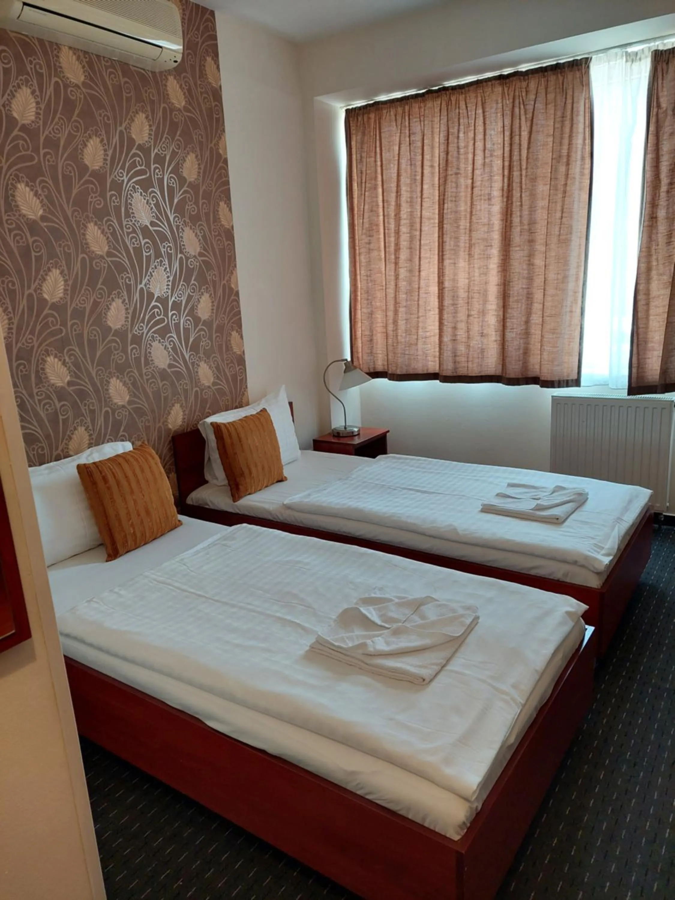 Photo of the whole room, Bed in Canada Hotel Budapest