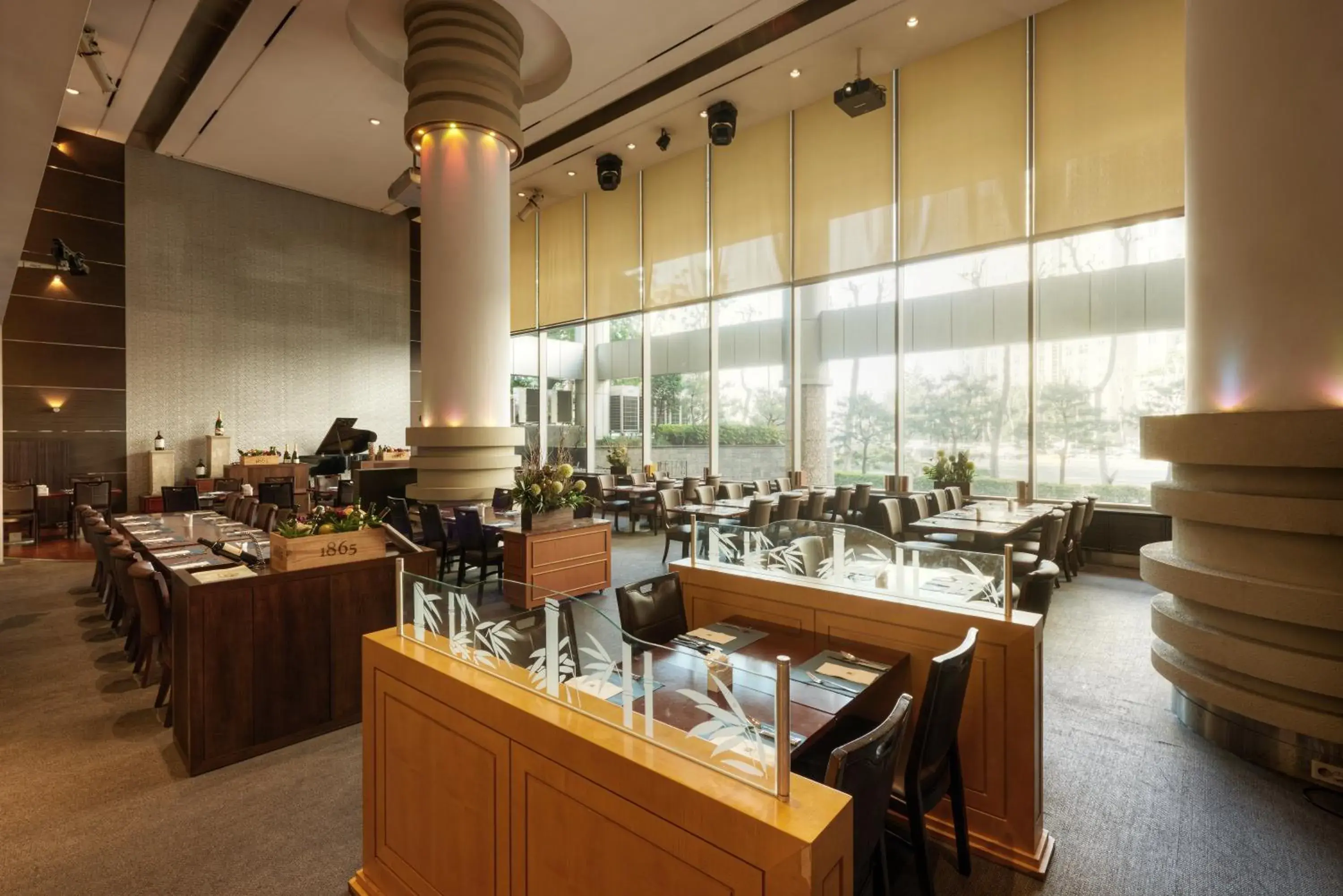 Restaurant/places to eat in Seoul Riviera Hotel Restaurant/places to eat in Seoul Riviera Hotel