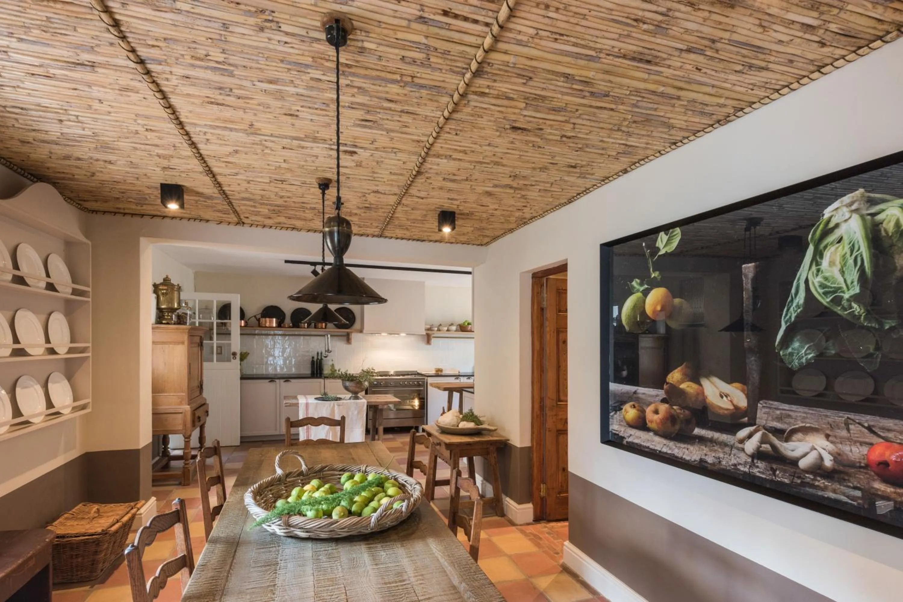 Communal kitchen in La Clé Lodge