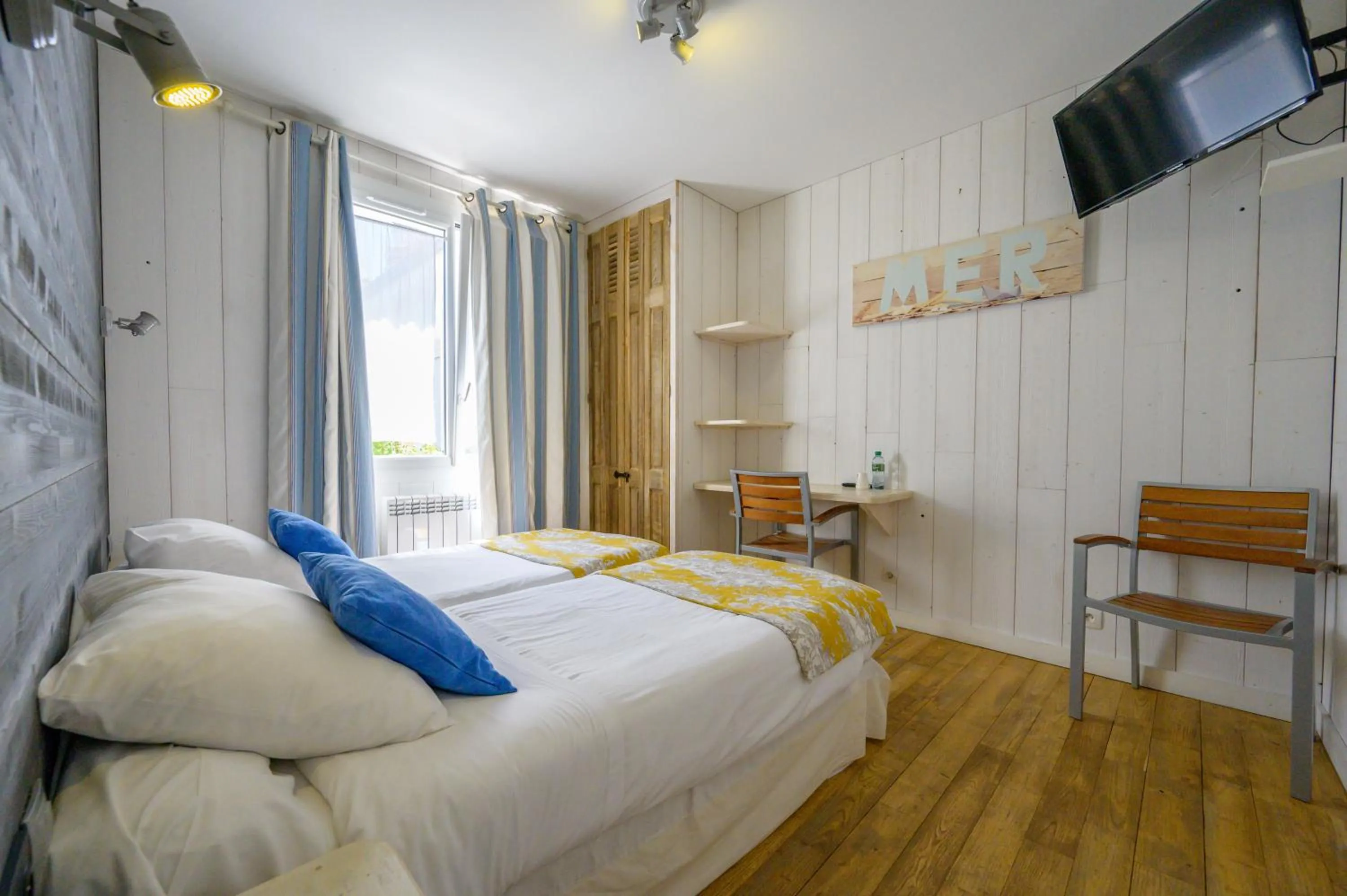 children, Bed in Hotel Le Clocher