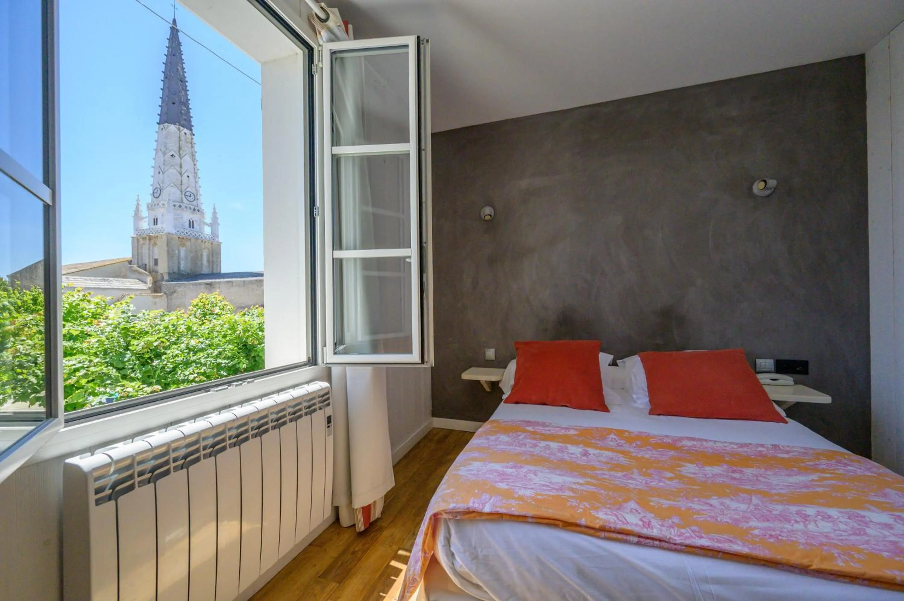 View (from property/room), Bed in Hotel Le Clocher