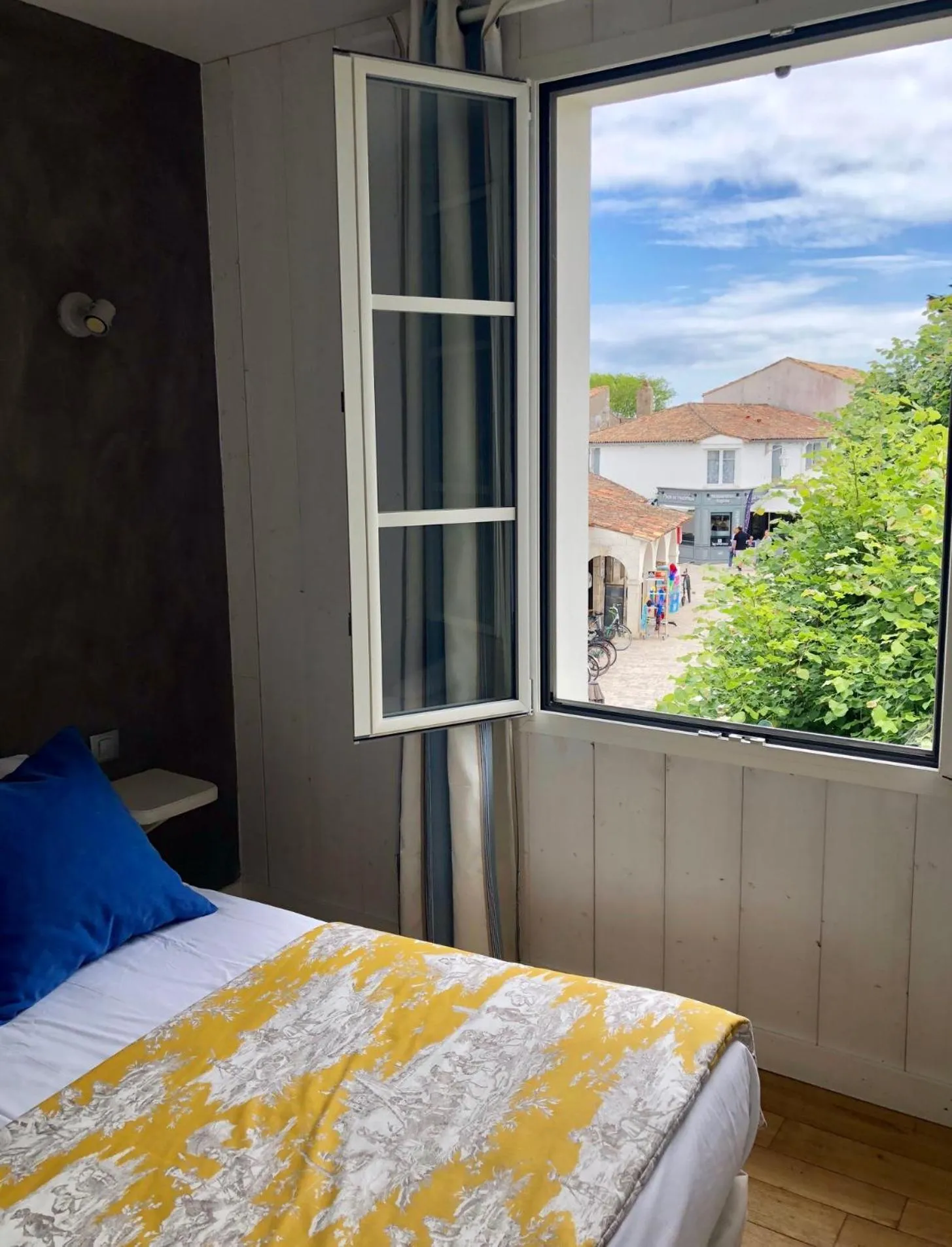 View (from property/room), Bed in Hotel Le Clocher